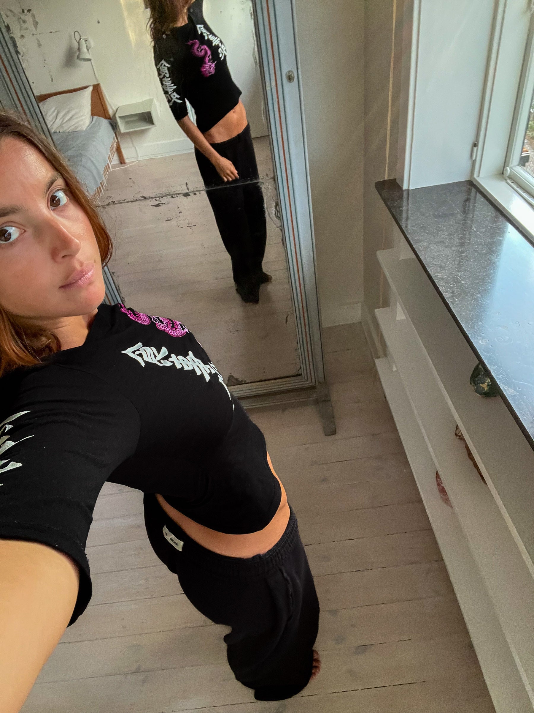 Sofie is 165 cm tall and wears size M. | loose black