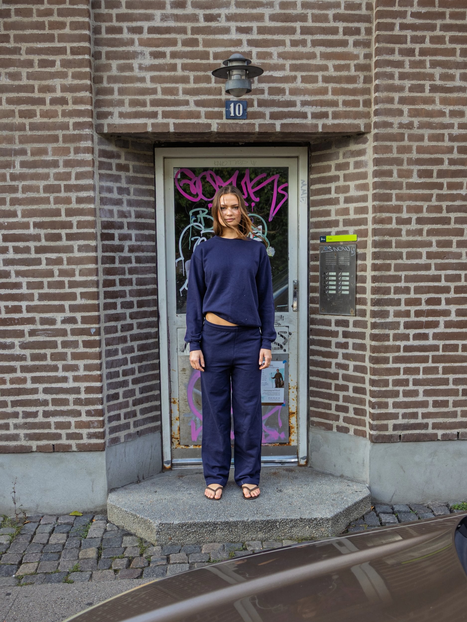 Kajsa is 174 cm tall and wears size S. | dark blue