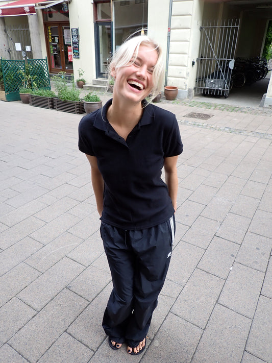 Sofie is 170 cm tall and wears size S.