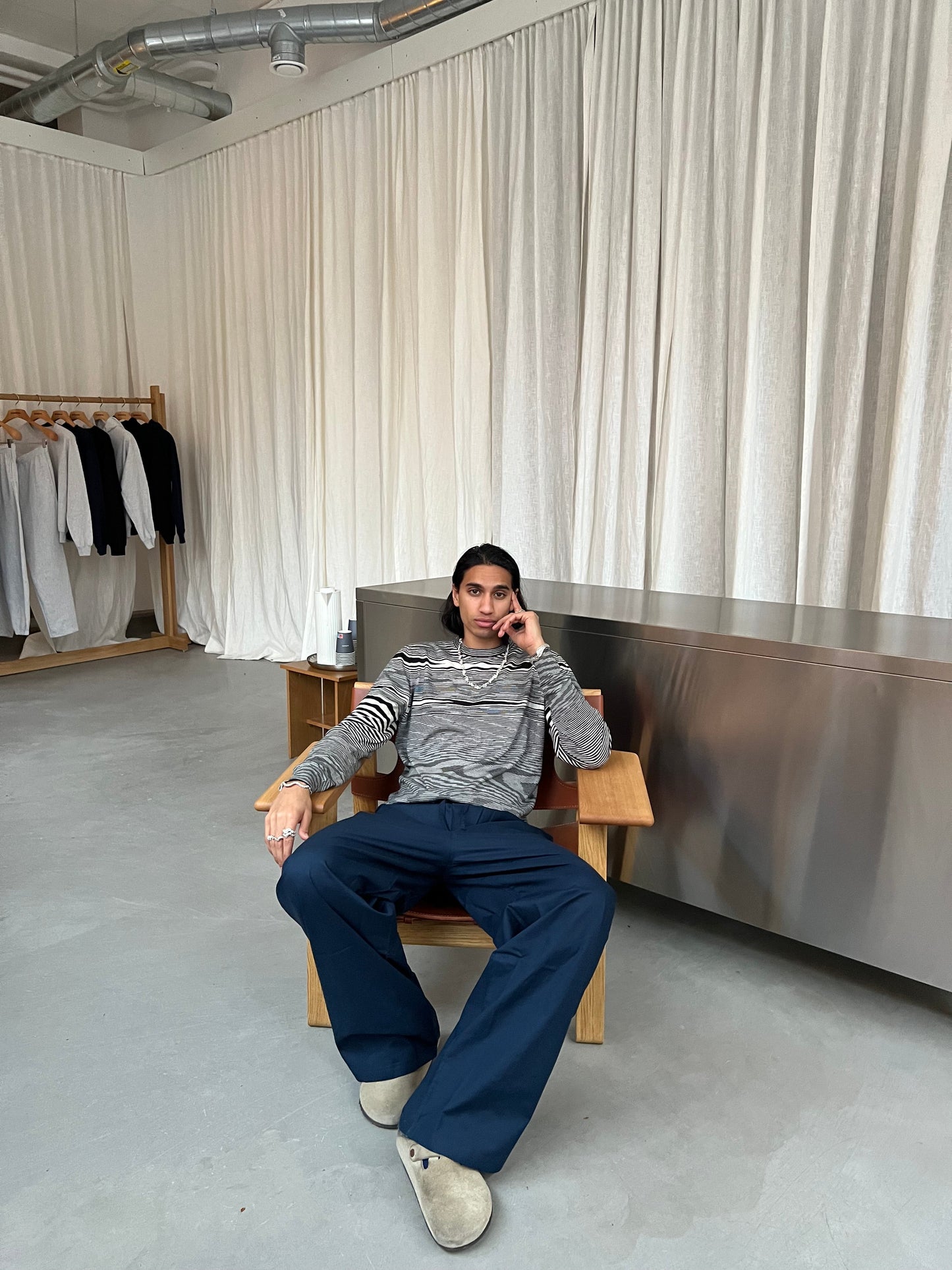Kevin is 190 cm tall and wears size XL. | navy.
