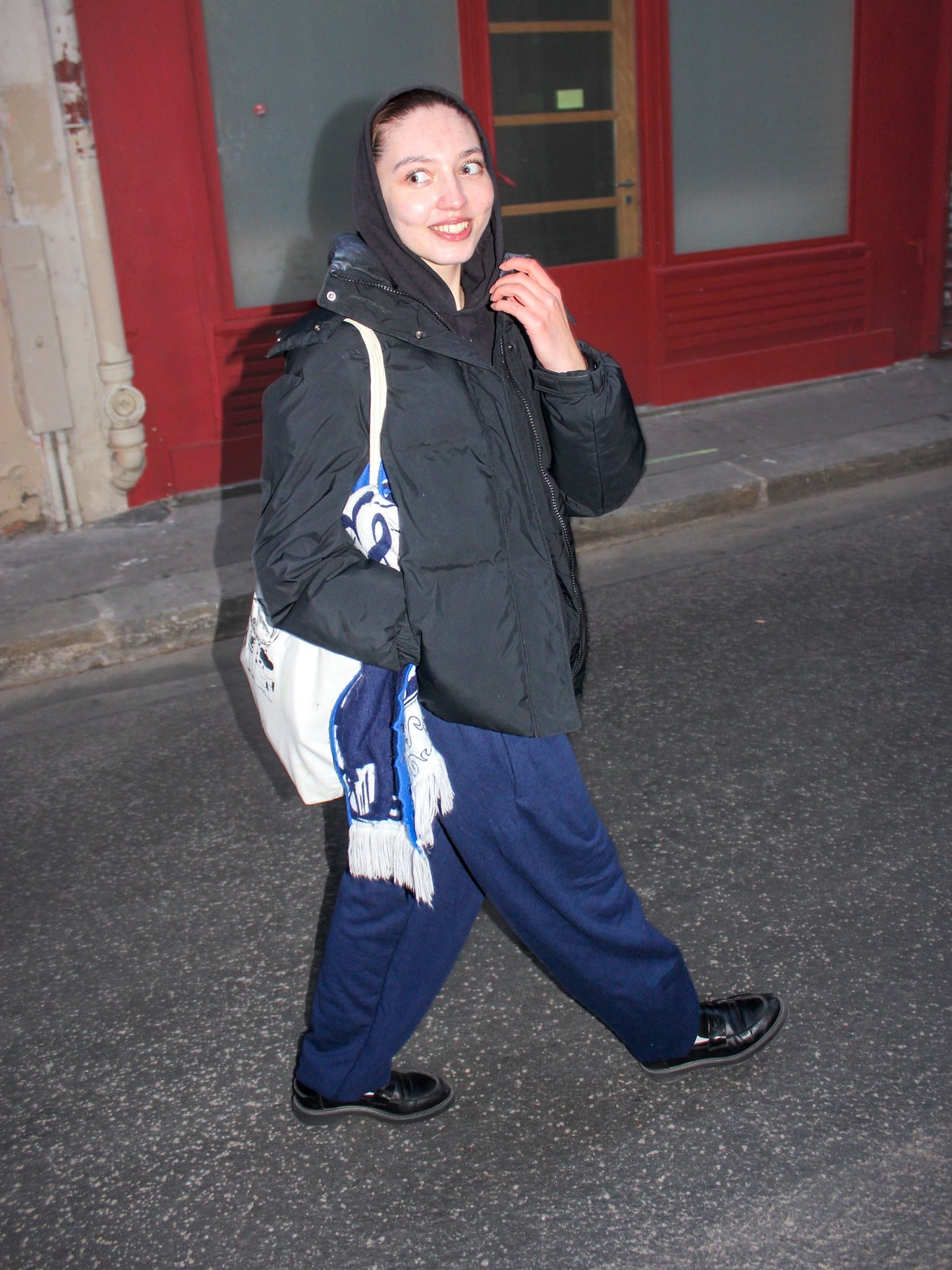 Sabina is 170 cm tall and wears size M. | elasticated navy