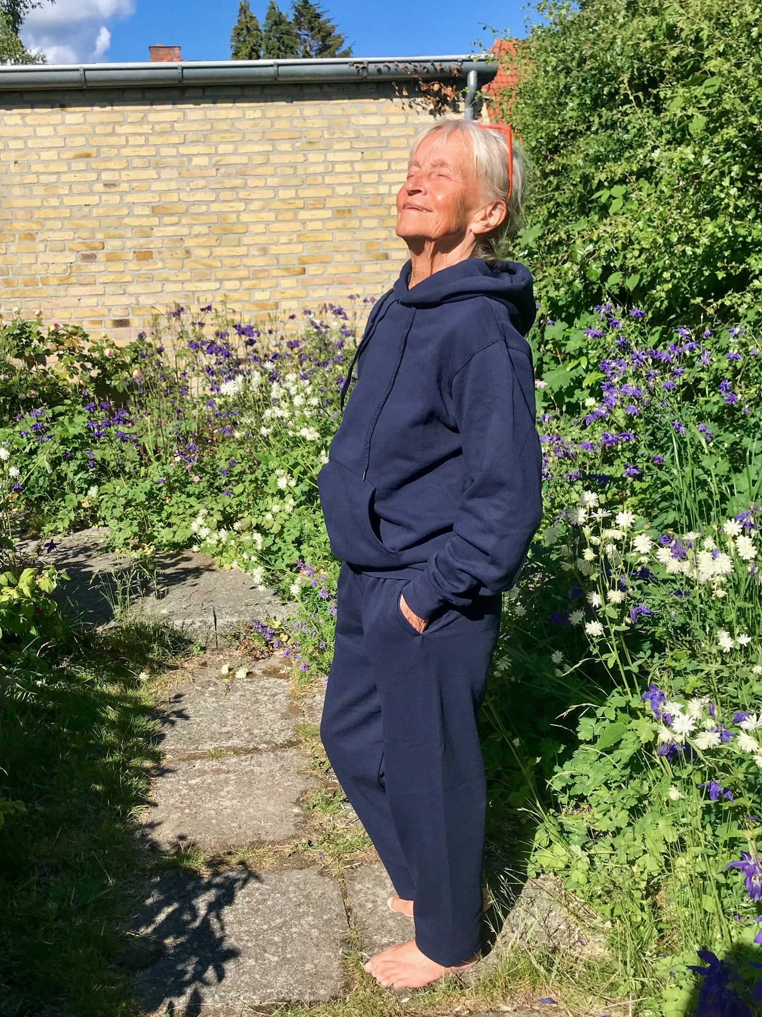 Bodil is 162 cm tall and wears size S. | loose navy