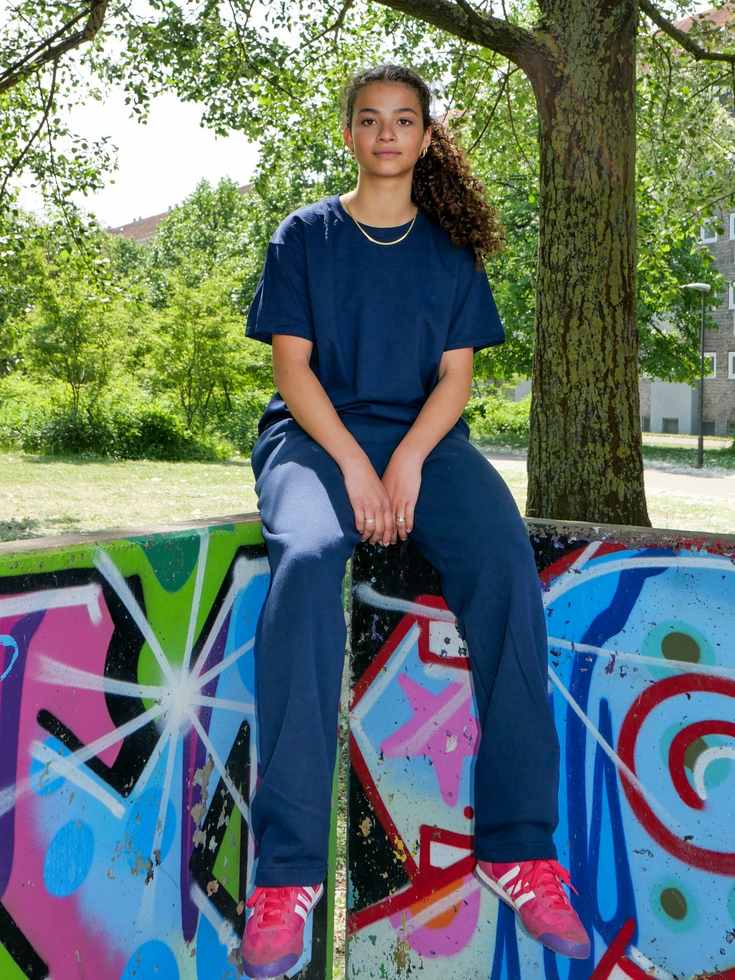Selma is 172 cm tall and wears size M. | loose navy