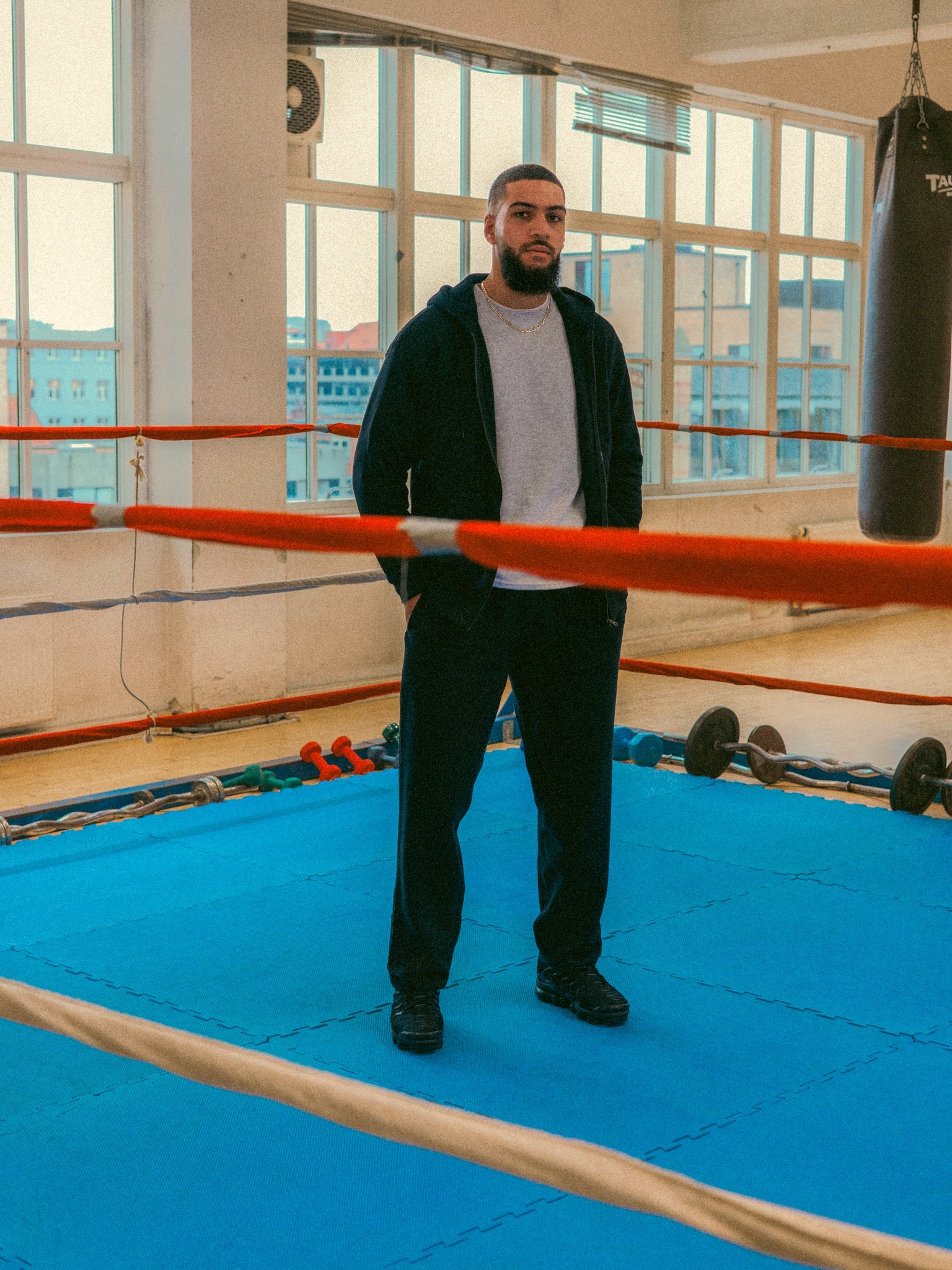 Hamza is 193 cm tall and wears size L. | loose navy