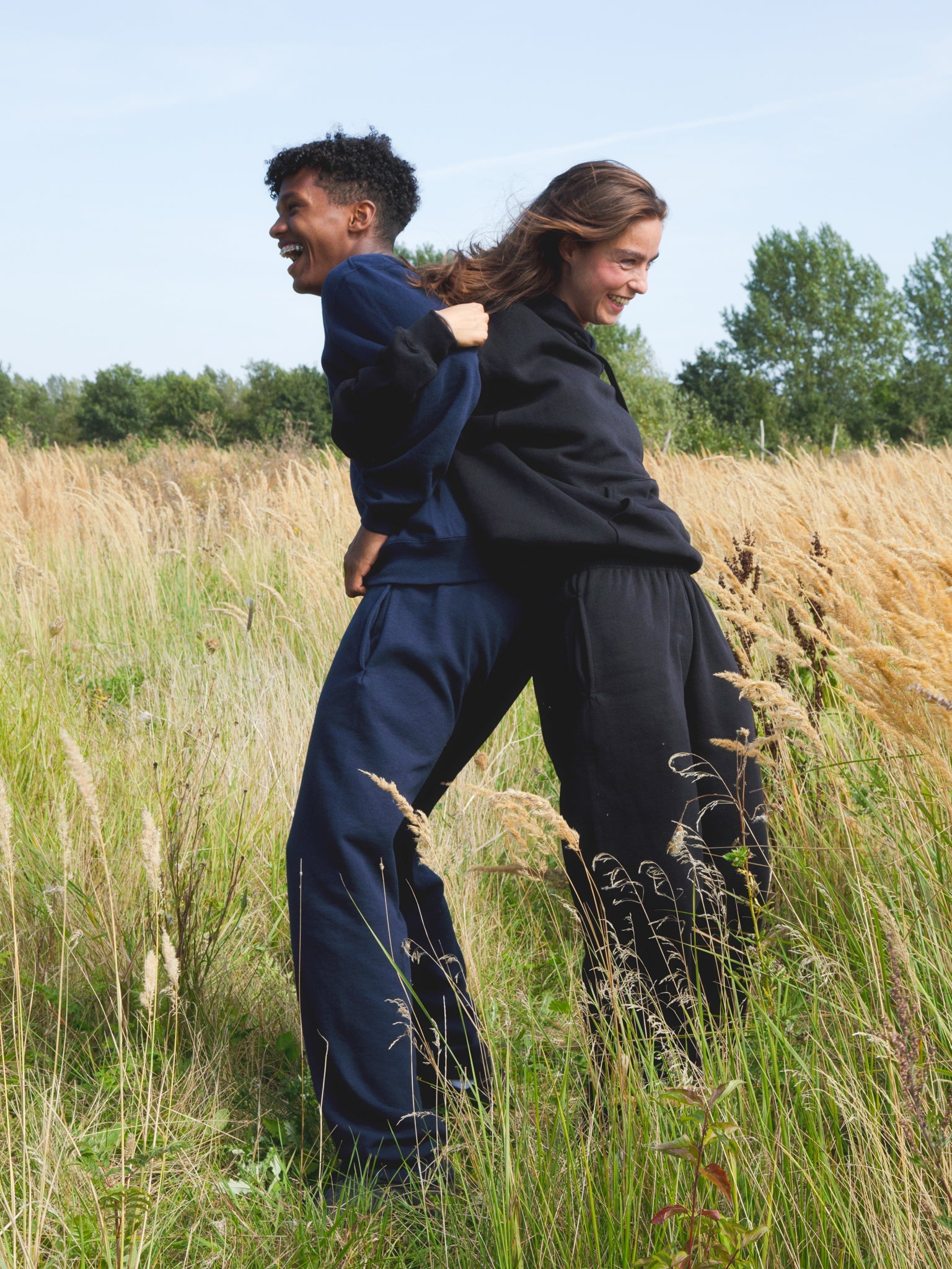 Filip is 185 cm tall and wears size L. | loose navy