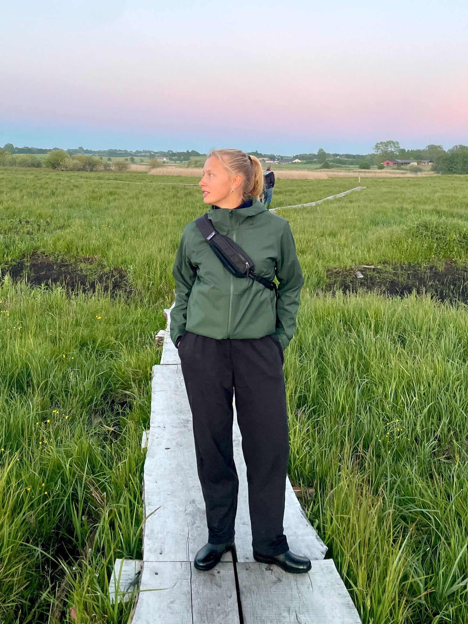 Astrid is 178 cm tall and wears size L. | loose black