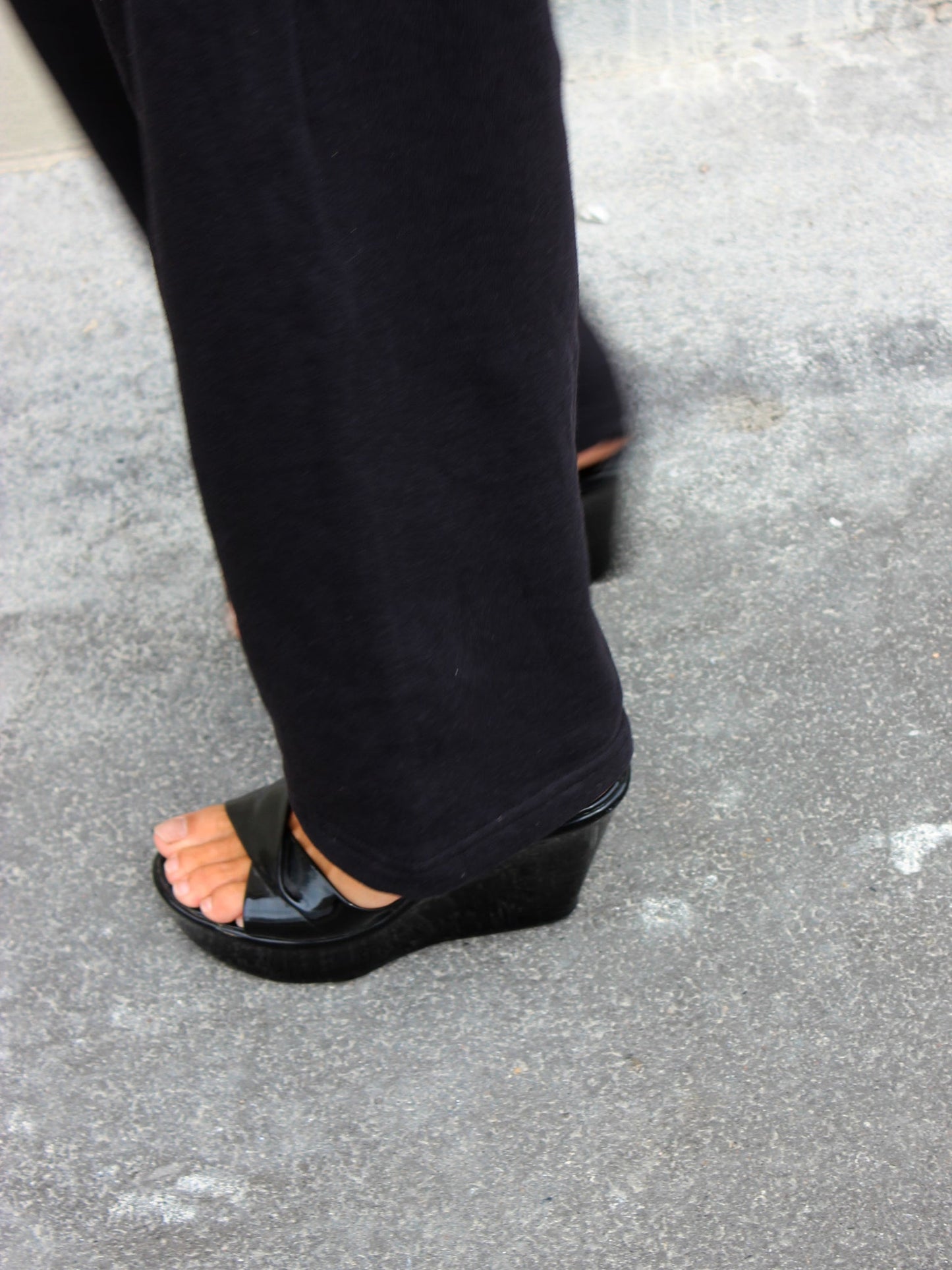 | loose black