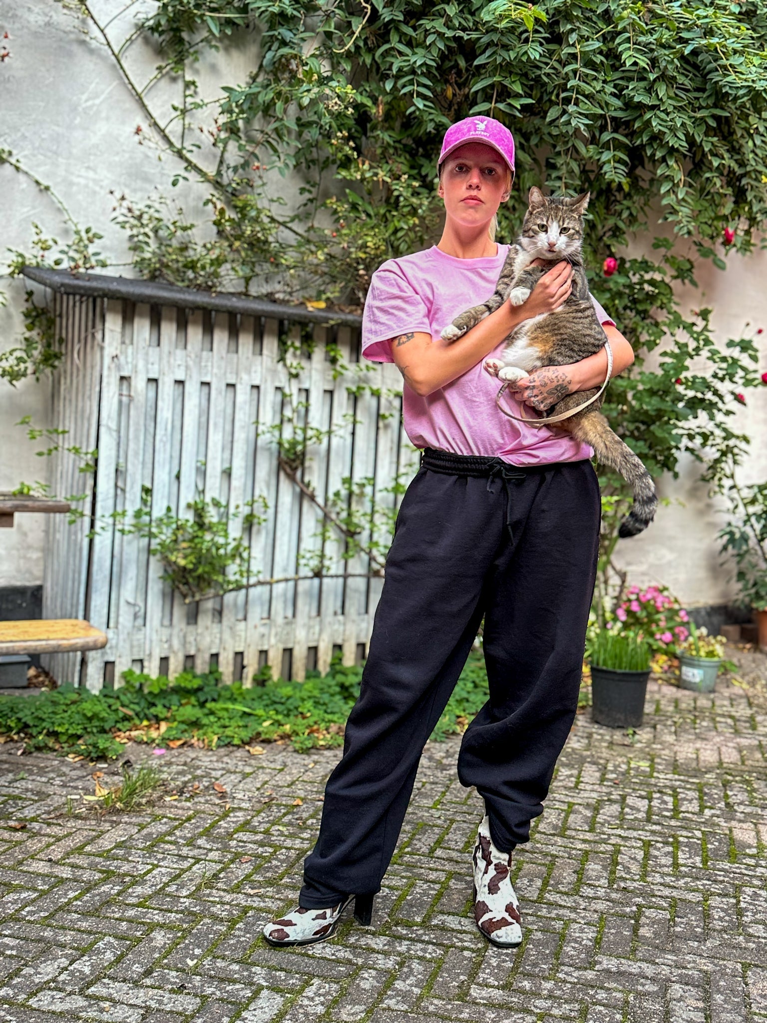 Cecilie is 167 cm tall and wears size L. | loose black