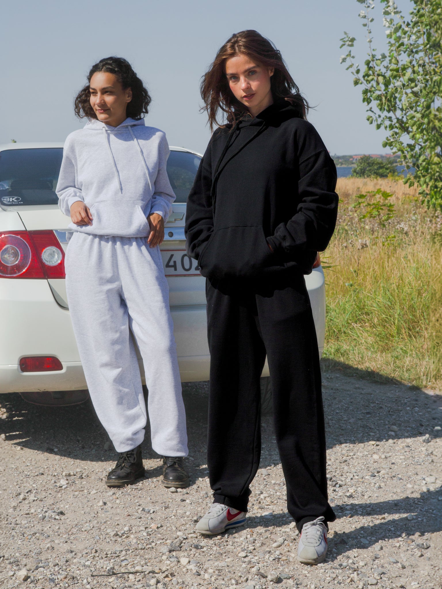 Johanne is 165 cm tall and wears size XS. | loose black