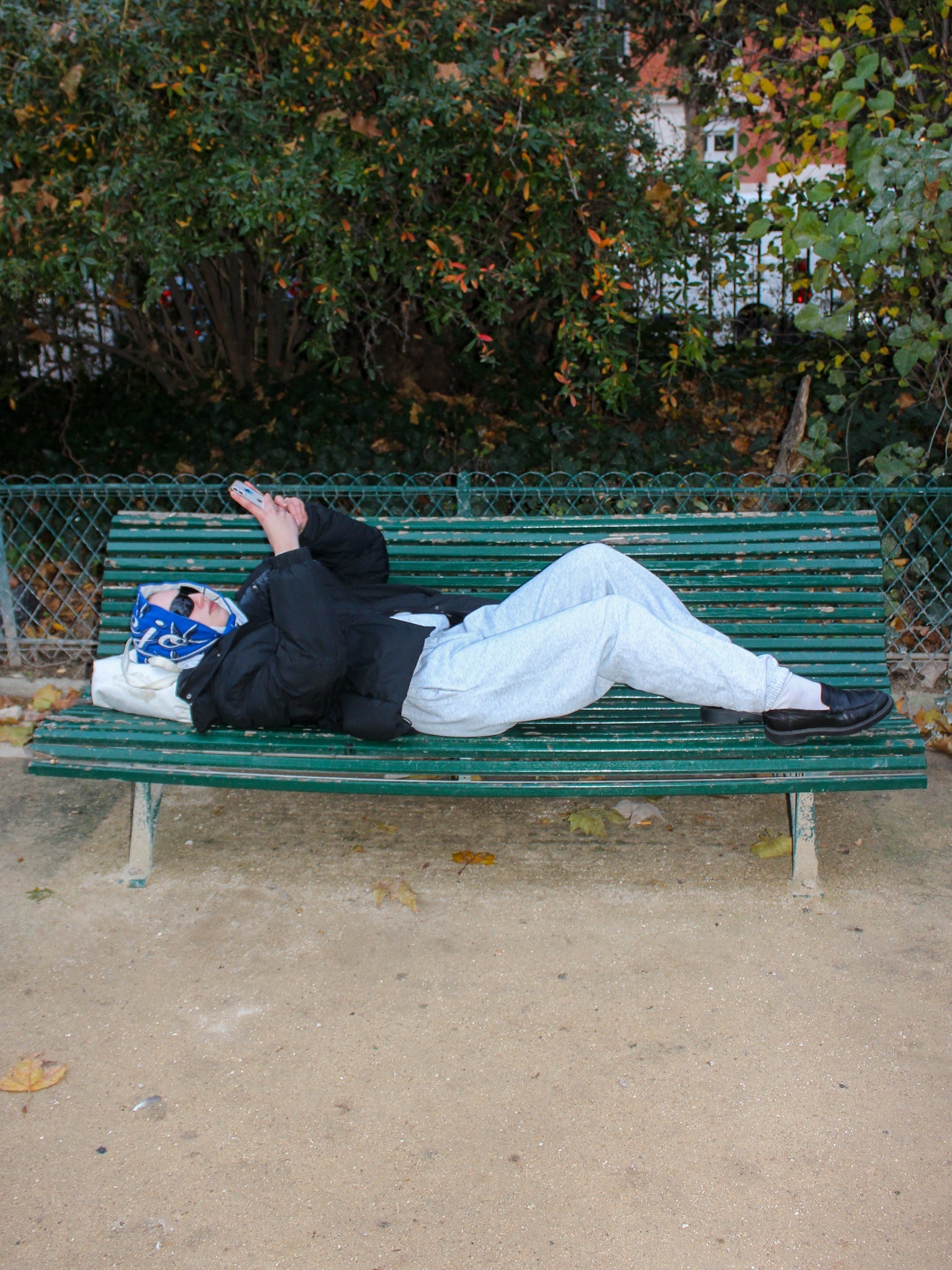 Sabina is 170 cm tall and wears size M. | elasticated grey