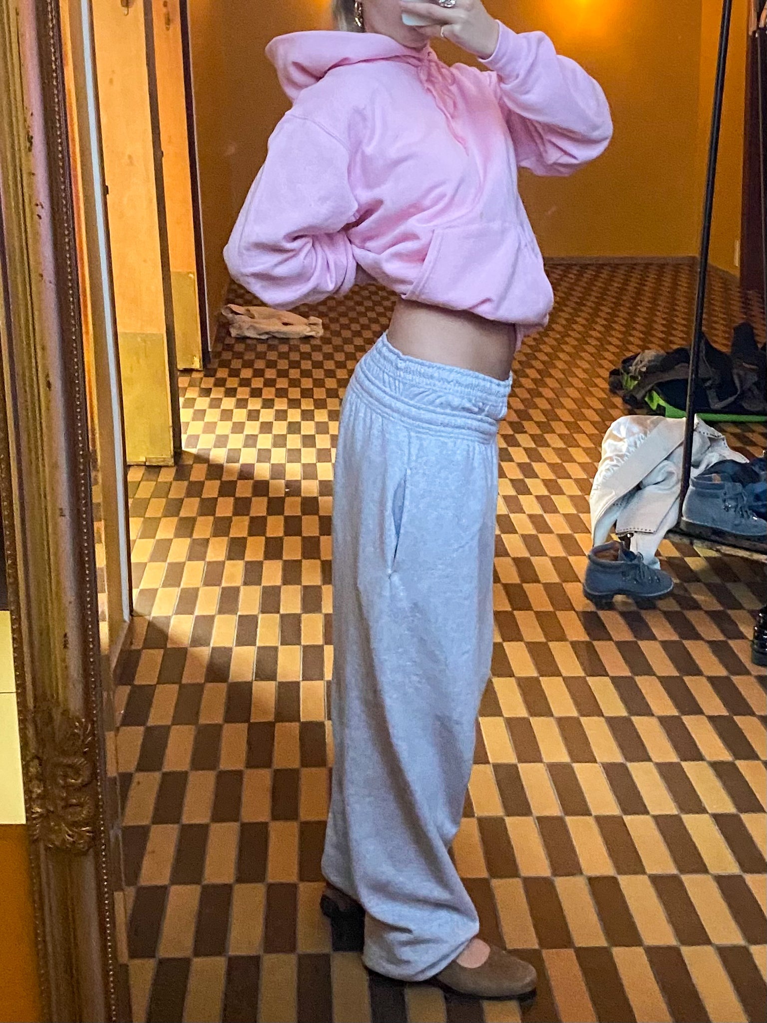 Alberte is 166 cm tall and wears size XXL. | elasticated grey