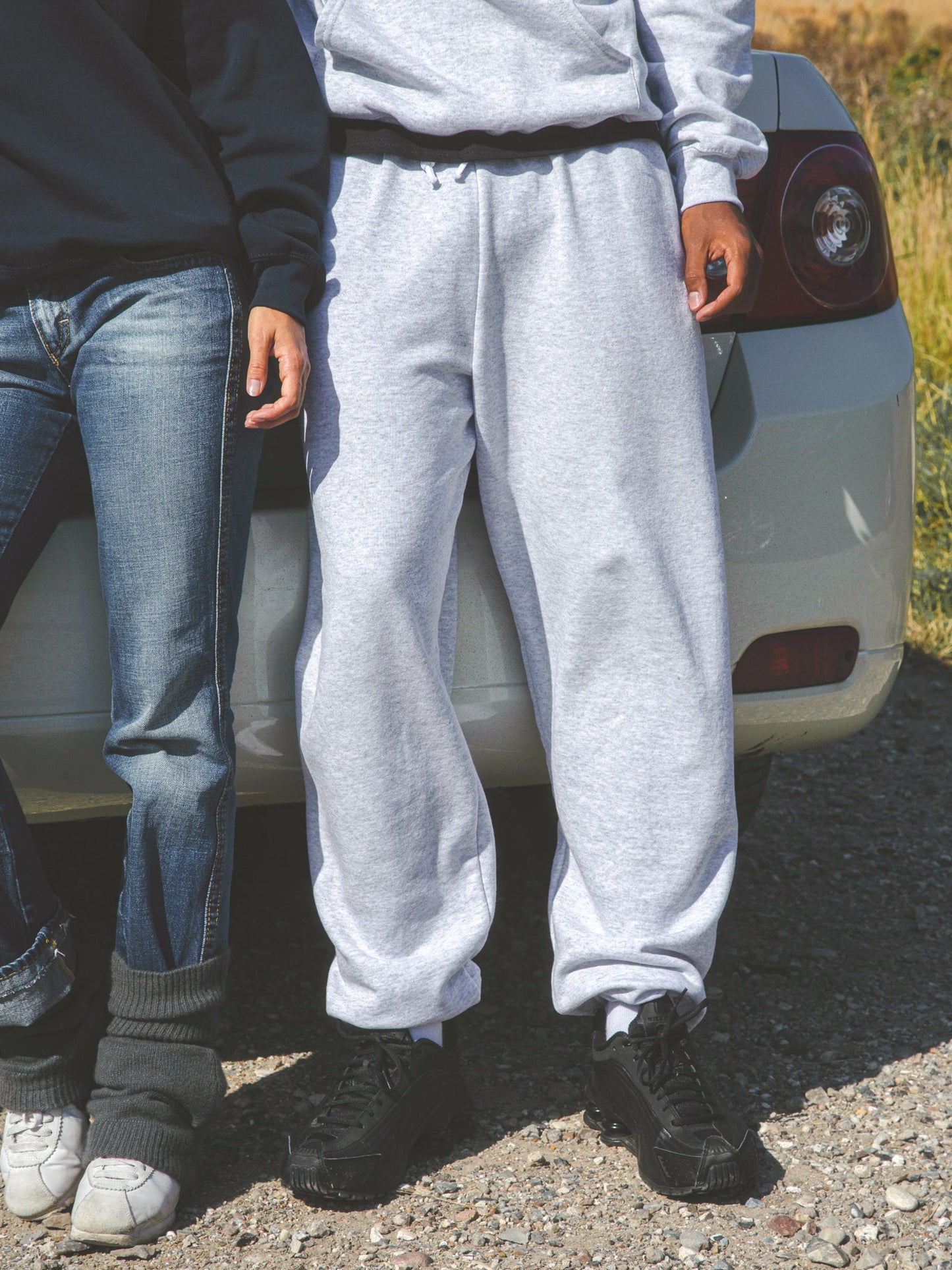 Filip is 185 cm tall and wears size L. | elasticated grey