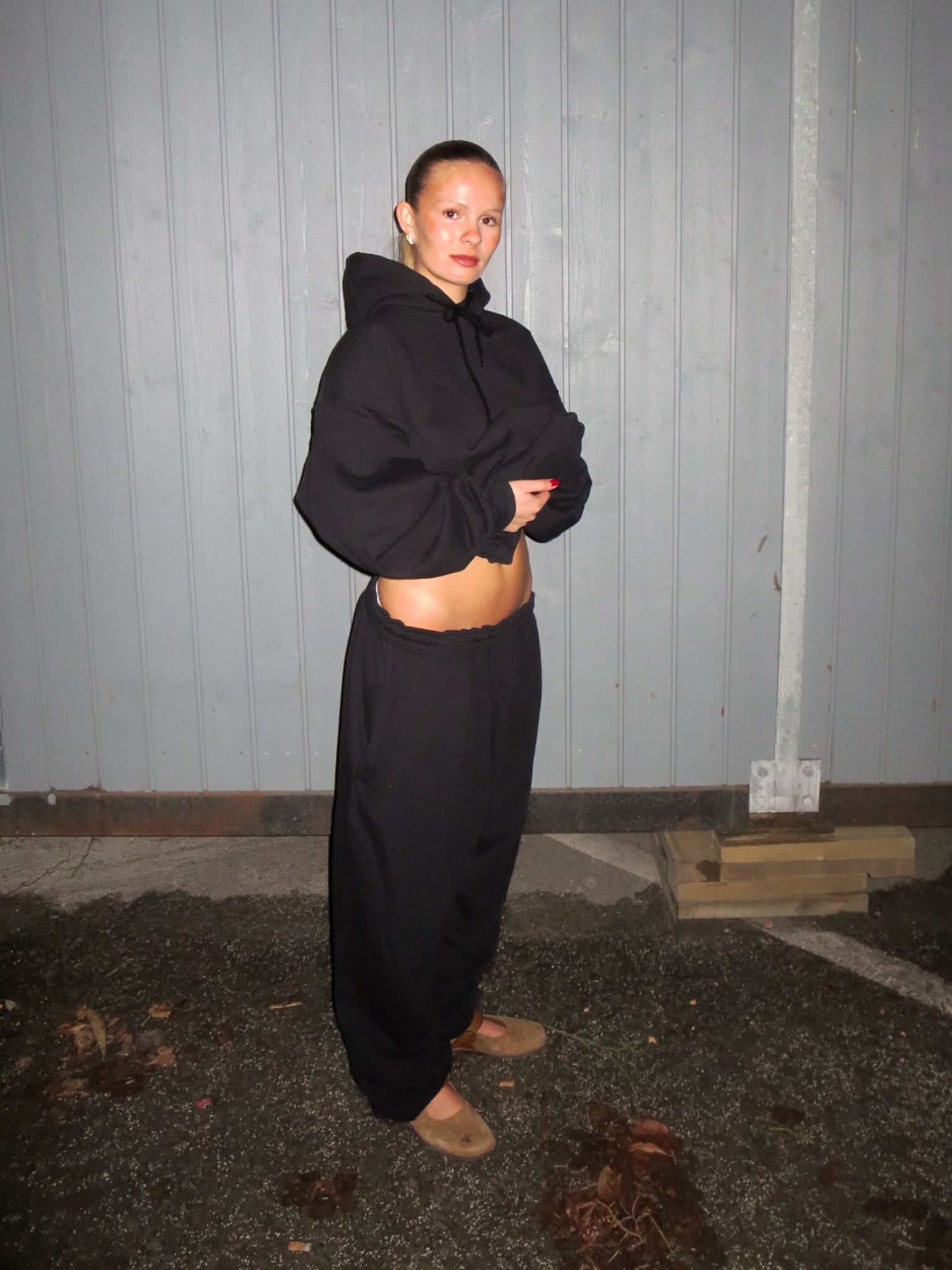 Alberte is 166 cm tall and wears size XXL. | elasticated black