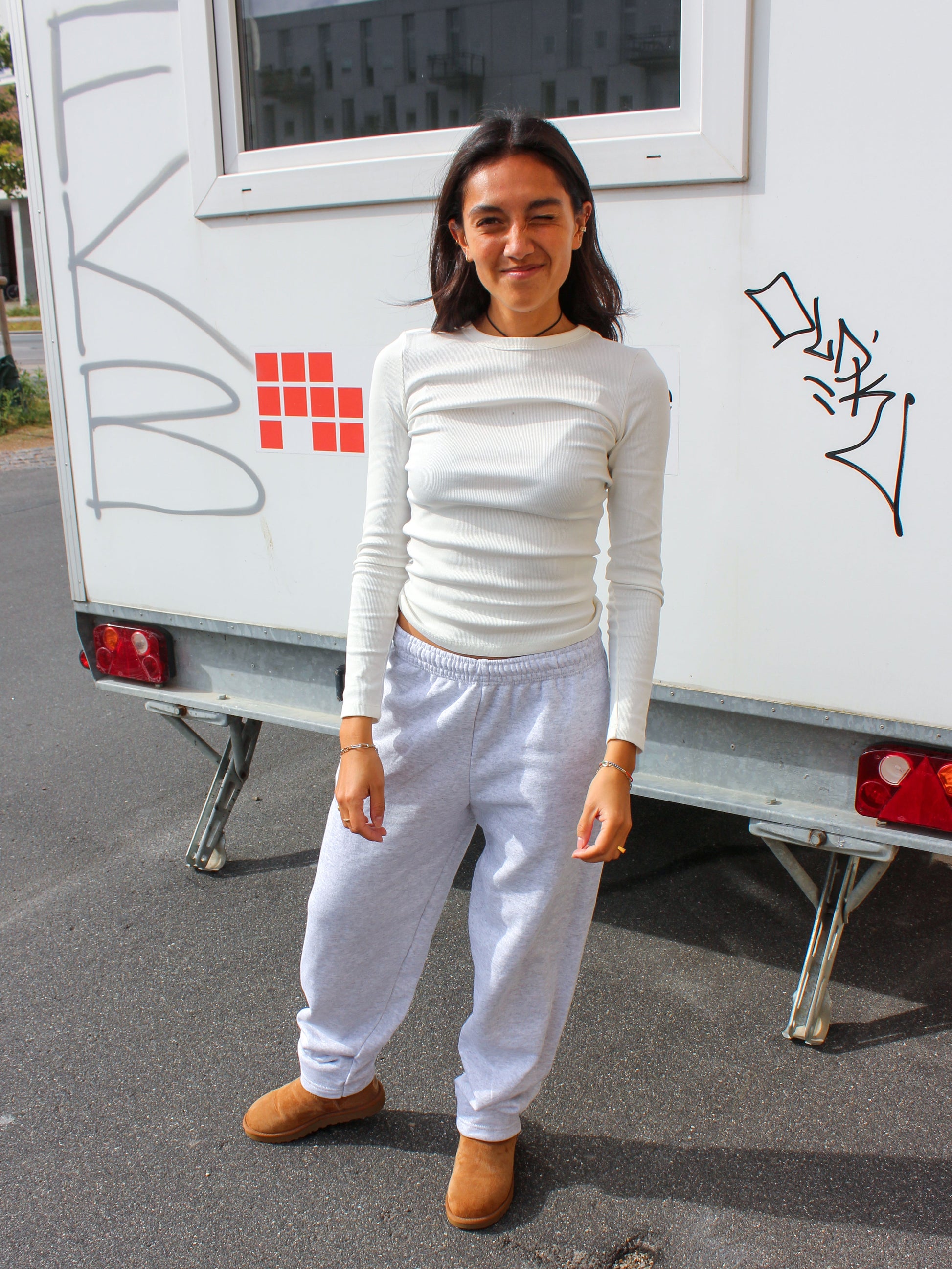 Kristiane is 166 cm tall and wears size S. | loose grey