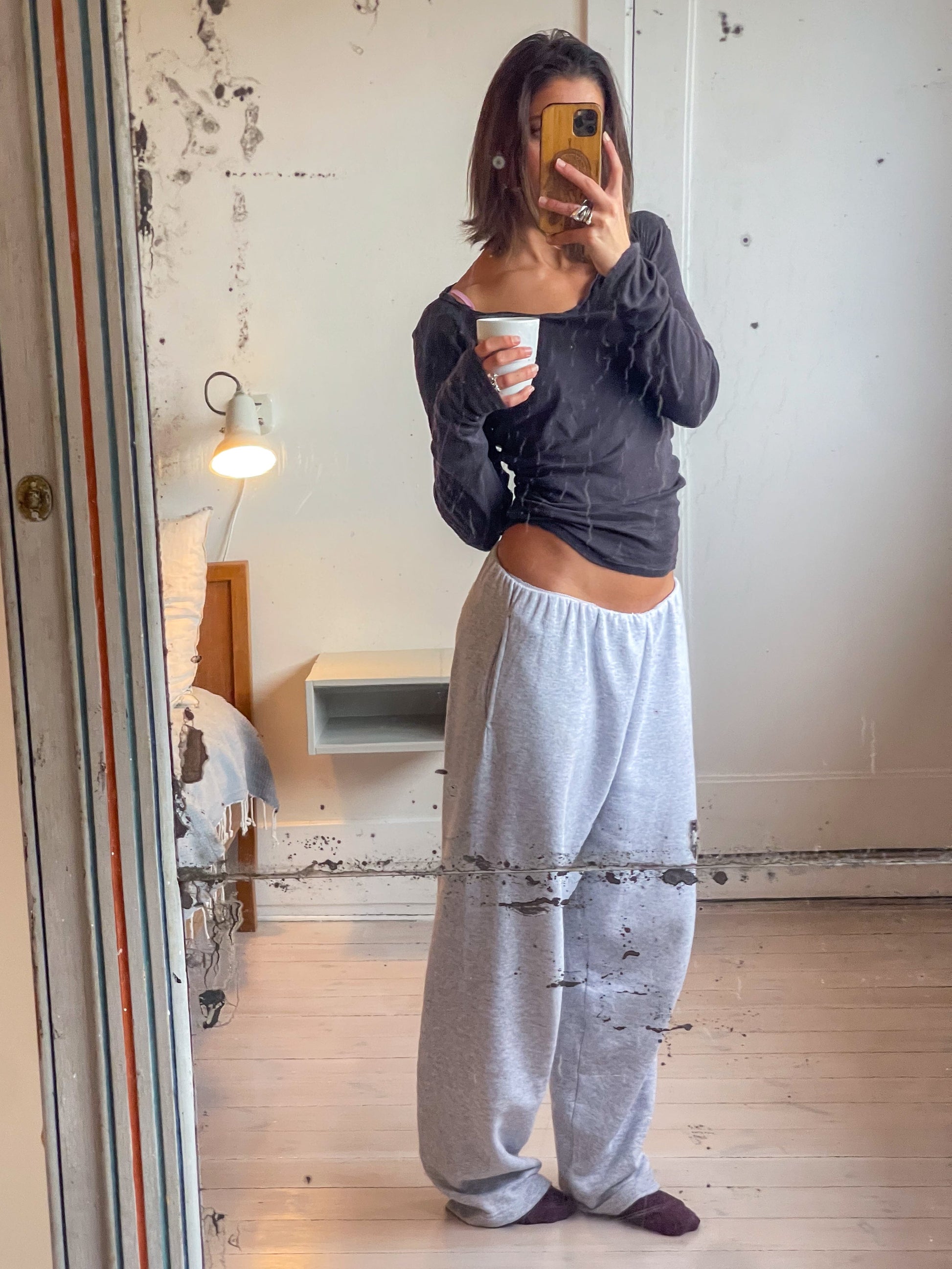 Sofie is 165 cm tall and wears size L. | loose grey