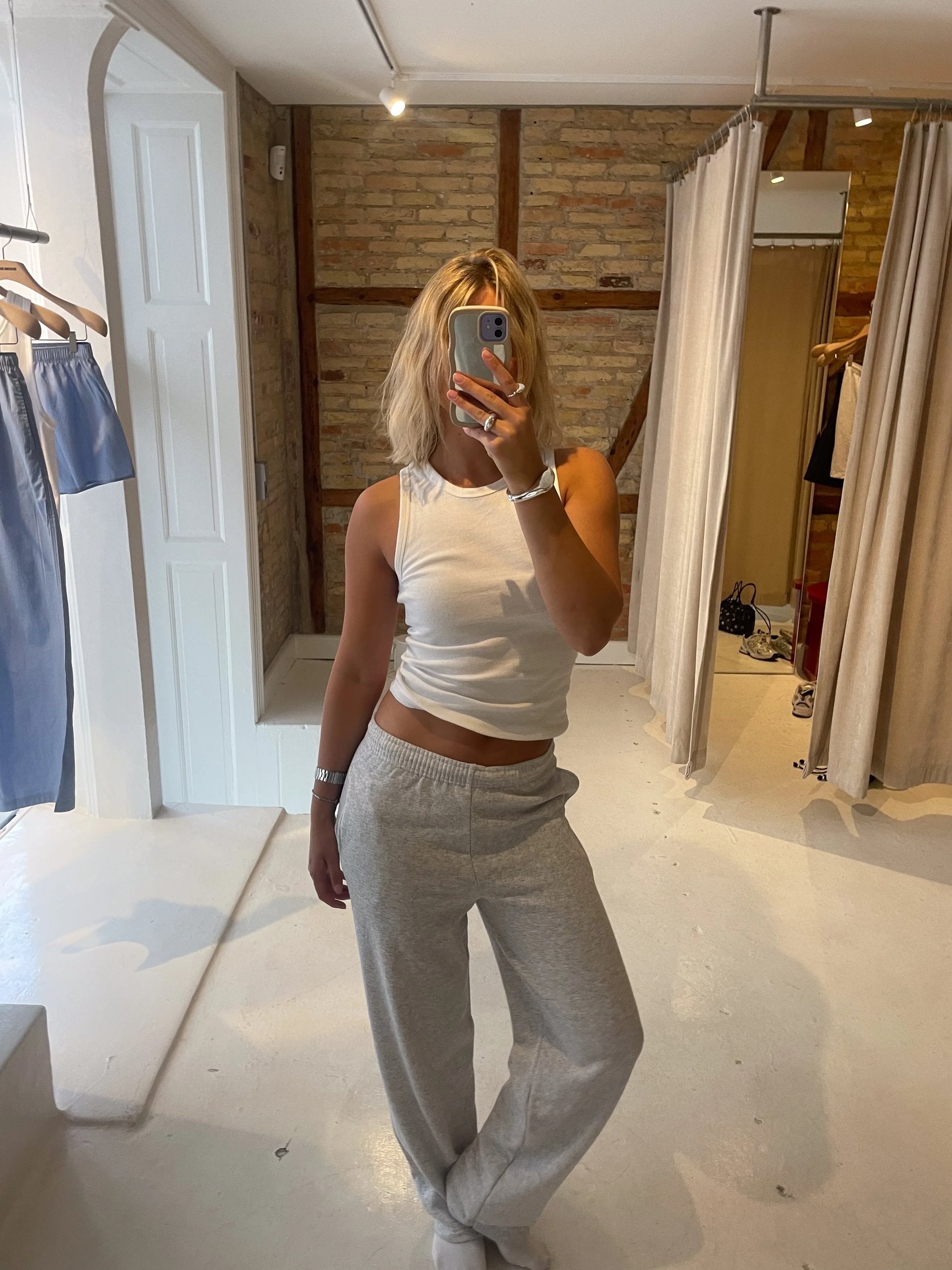 Matilda is 176 cm tall and wears size S. | grey