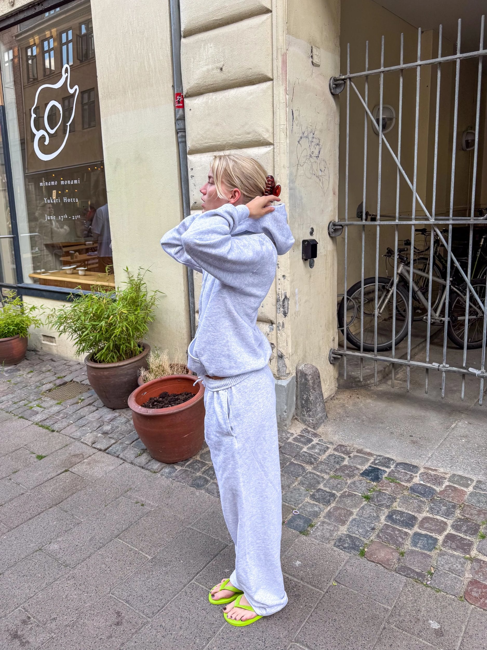 Sofie is 170 cm tall and wears size S. | grey