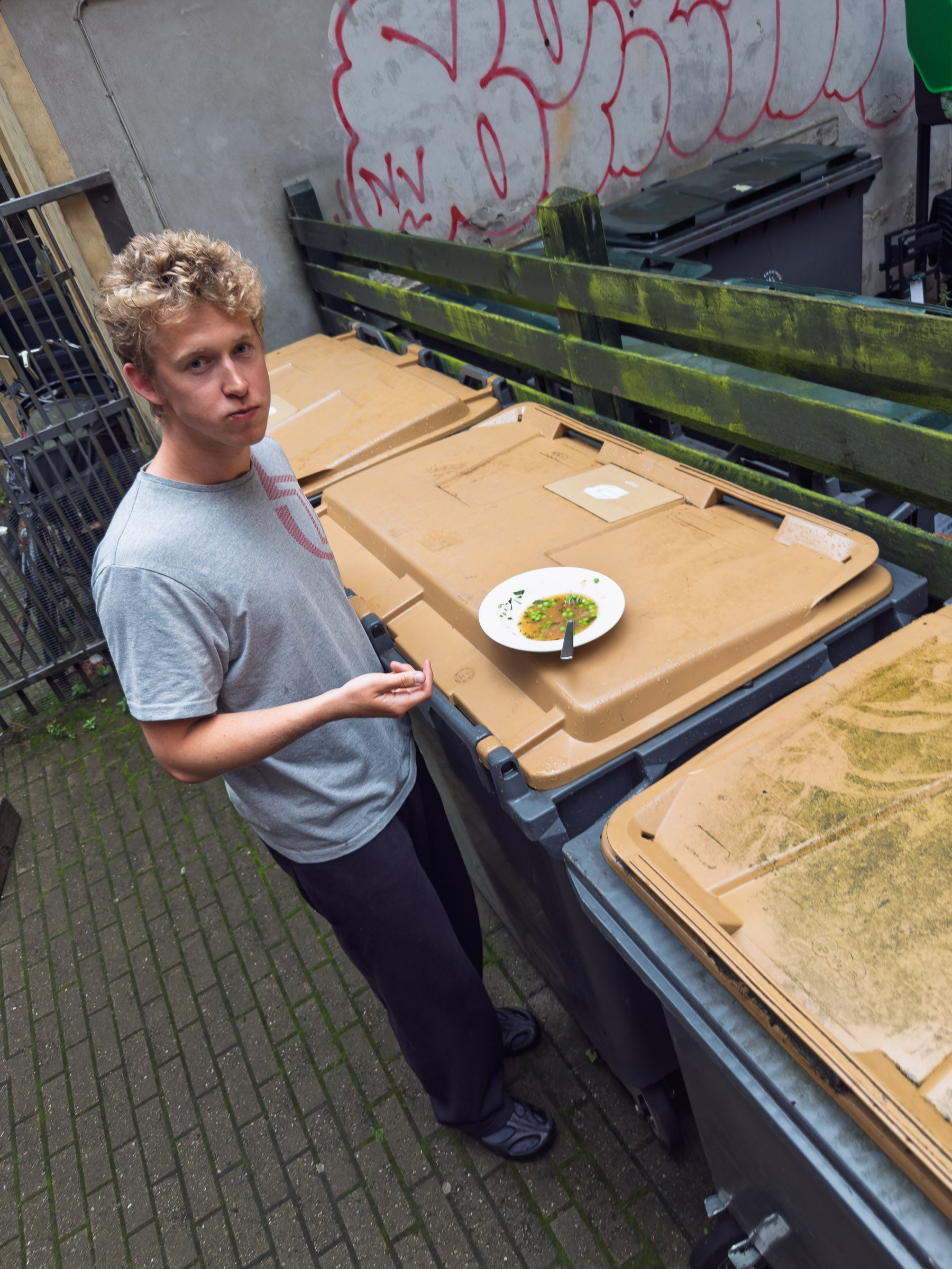 Peter is 188 cm tall and wears size L. | loose black