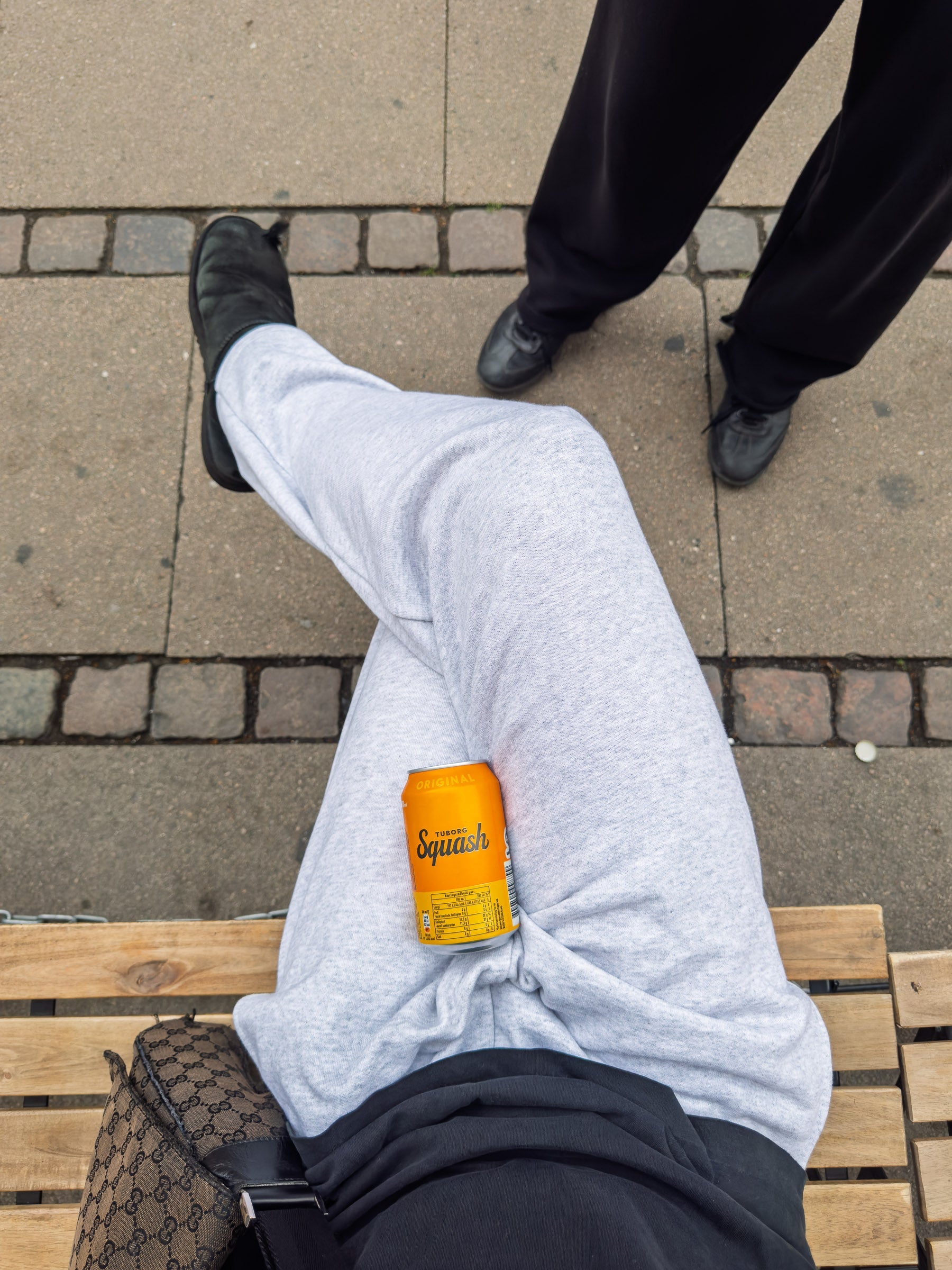 Peter is 188 cm tall and wears size XL. | loose grey