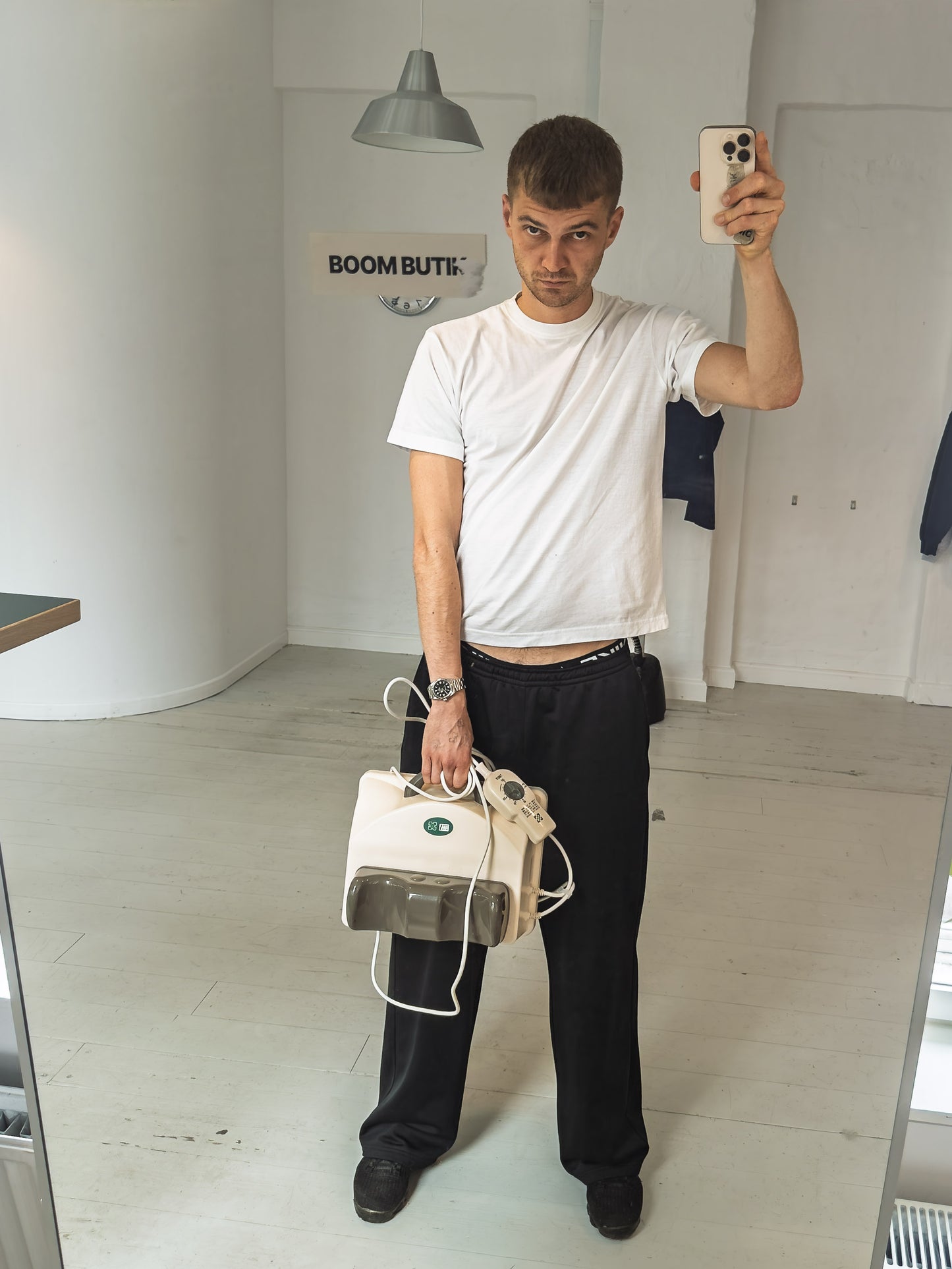 Viggo is 195 cm tall and wears size XL. | black