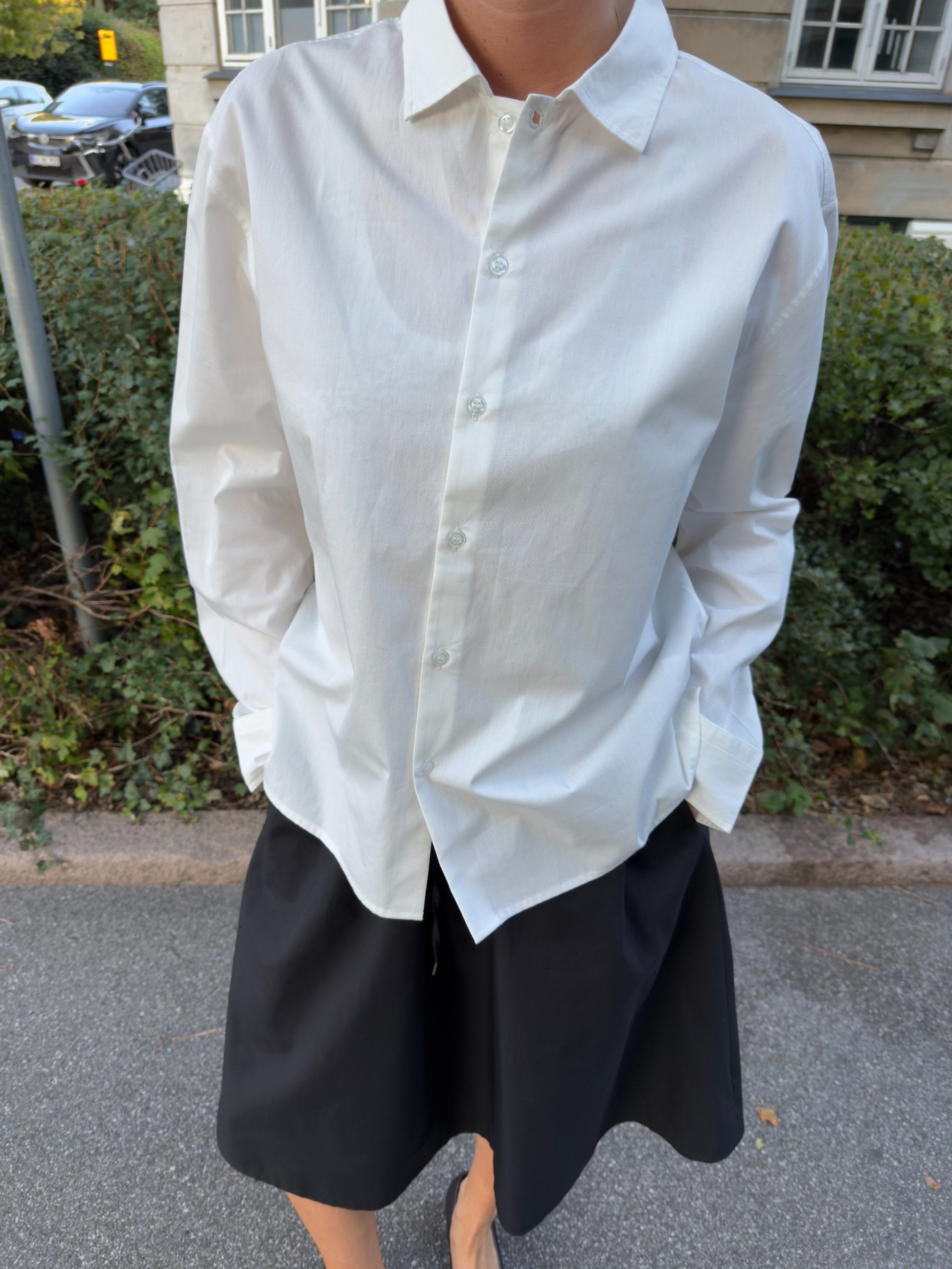 Rose is 176 cm tall and wears size M. | white