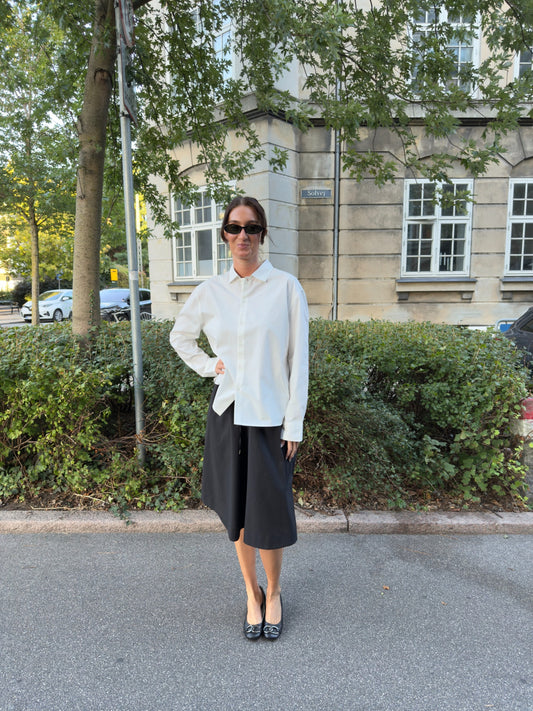 Rose is 176 cm tall and wears size M. | white