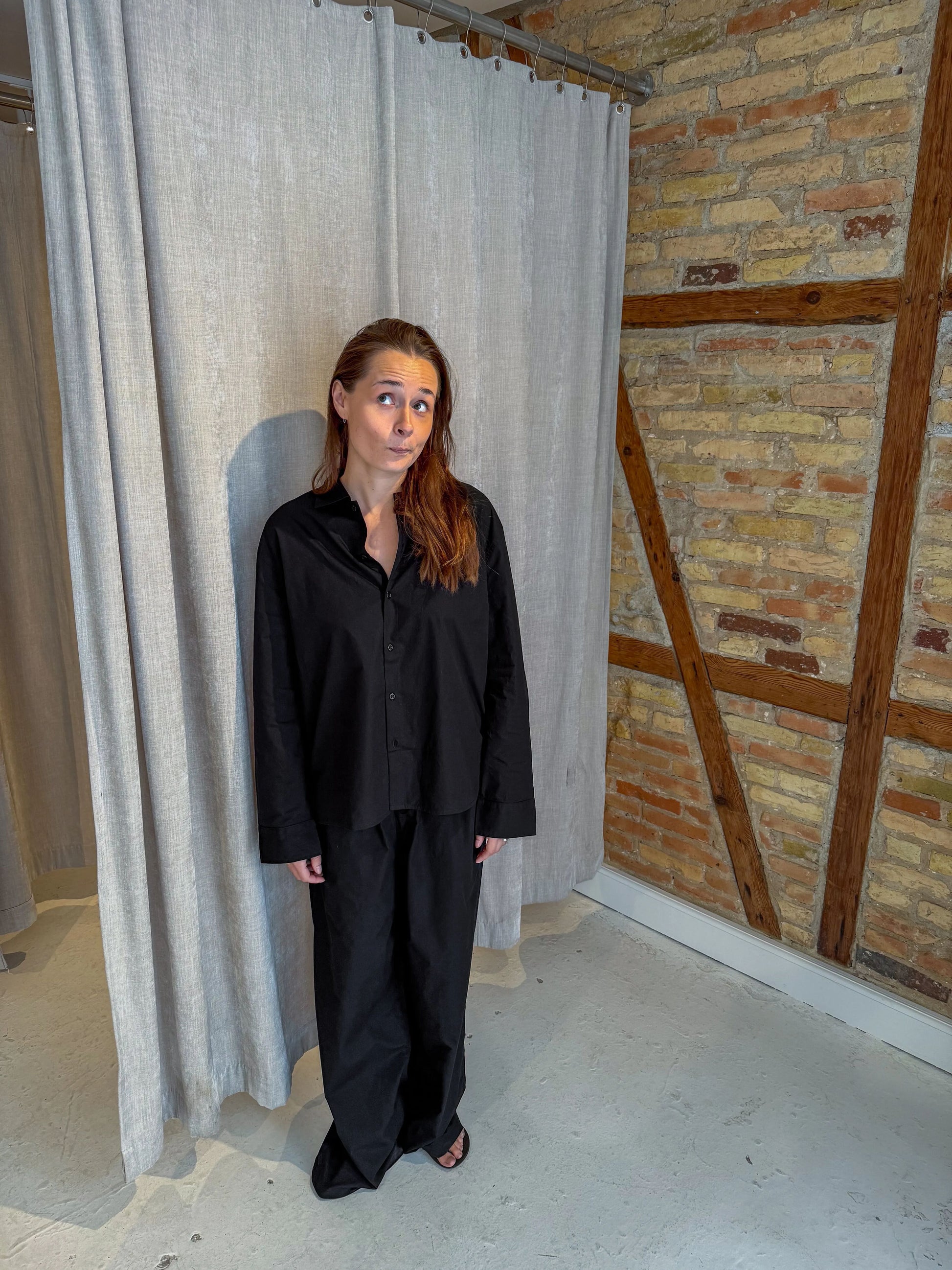 Celine is 168 cm tall and wears size M. 
