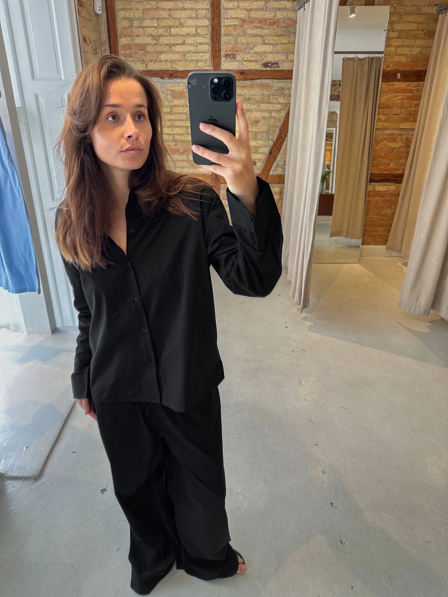 Celine is 168 cm tall and wears size M. 