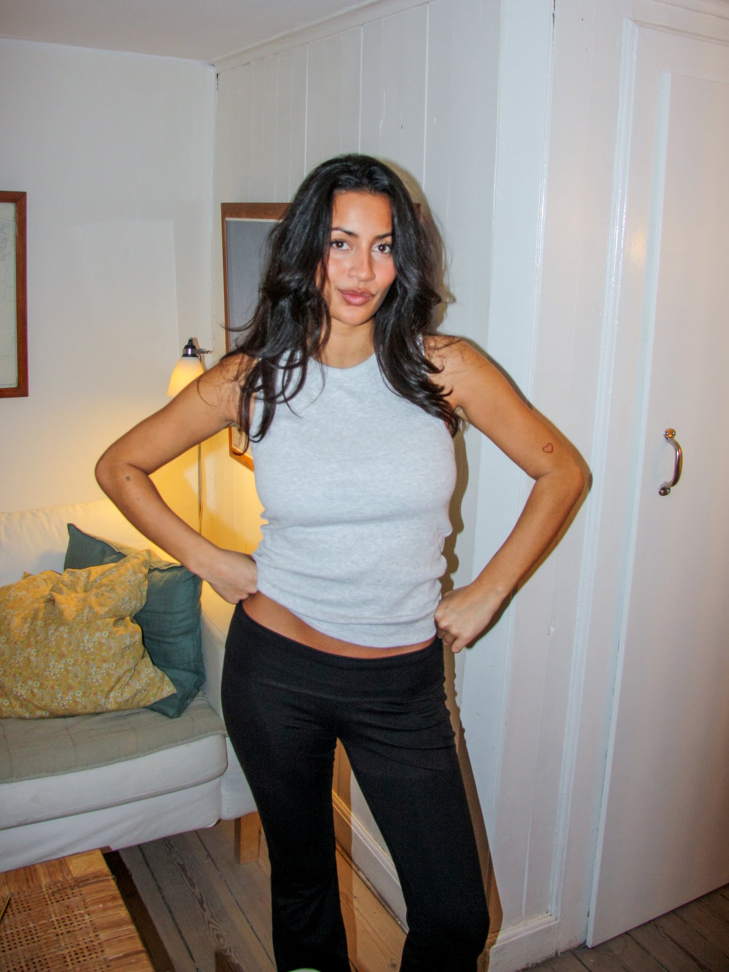 Sofie is 165 cm tall and wears size S. | grey