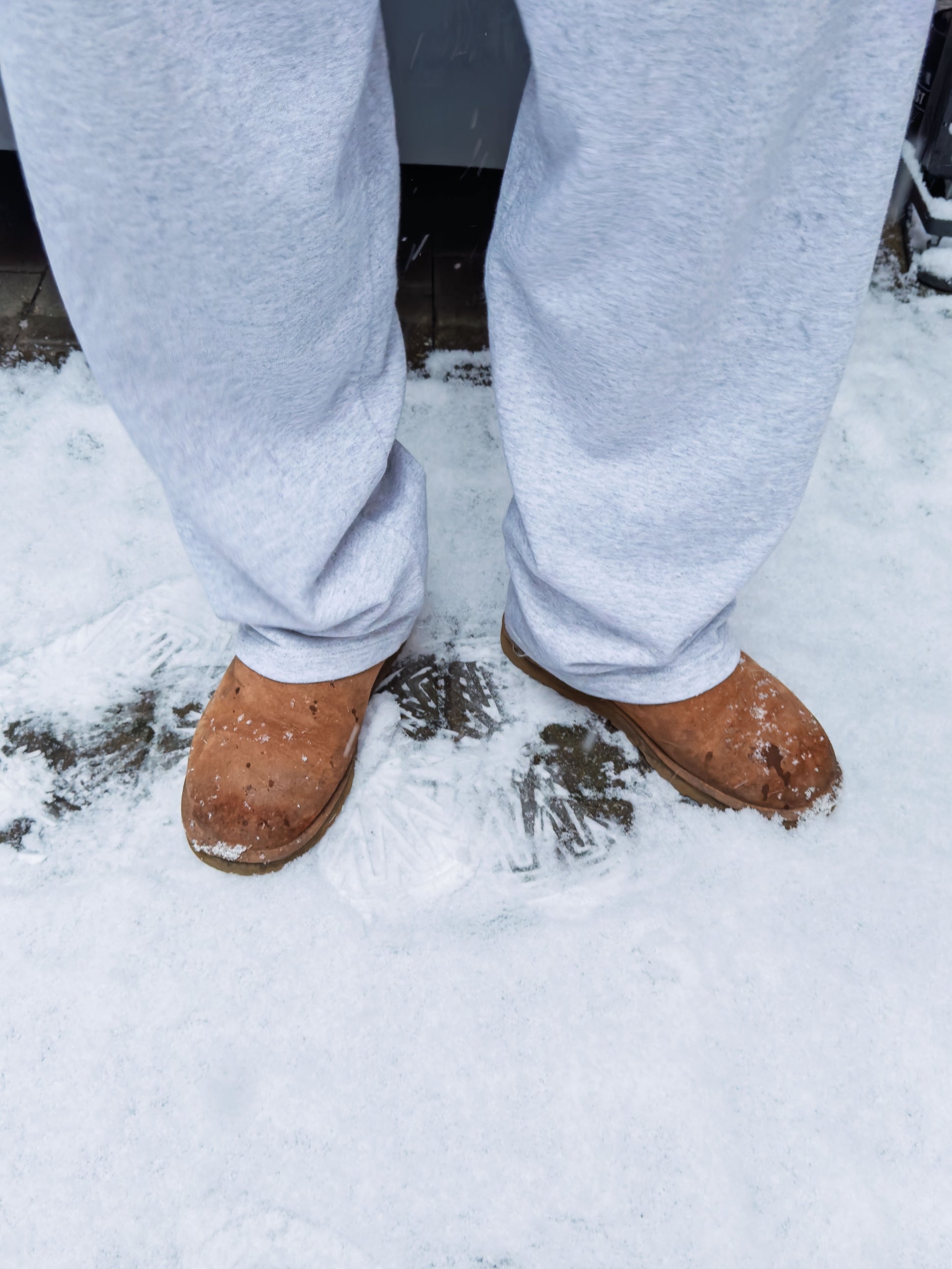 Peter is 188 cm tall and wears size XL. | grey