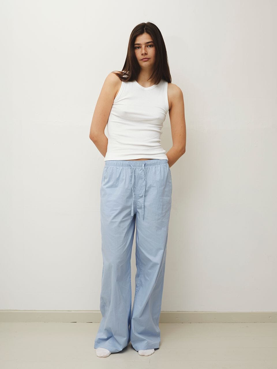 Laura is 180 cm tall and wears size L. | light blue