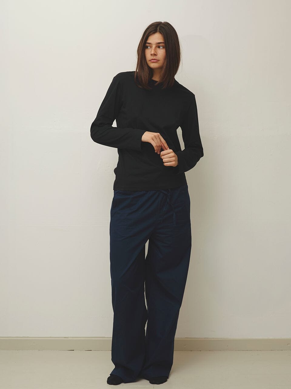 Laura is 180 cm tall and wears size L. | navy