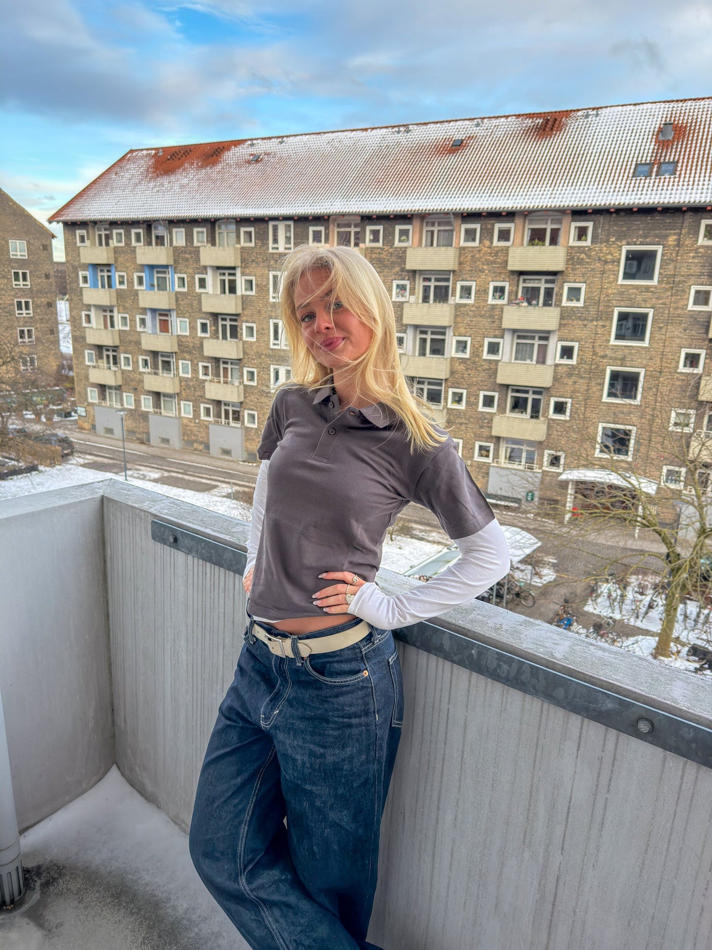 Rebecca is 169 cm tall and wears size XS. | dark gray