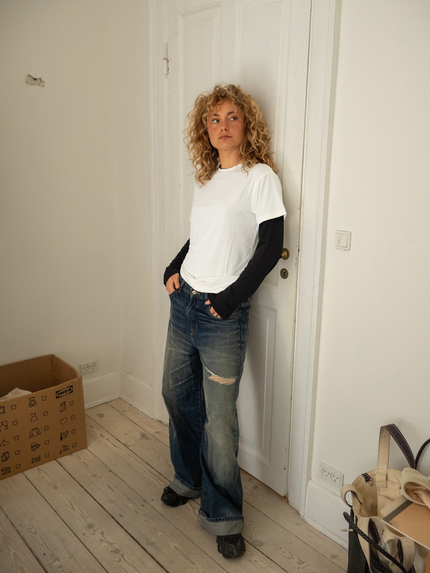 Cecilie is 168 cm tall and wears size S. | black