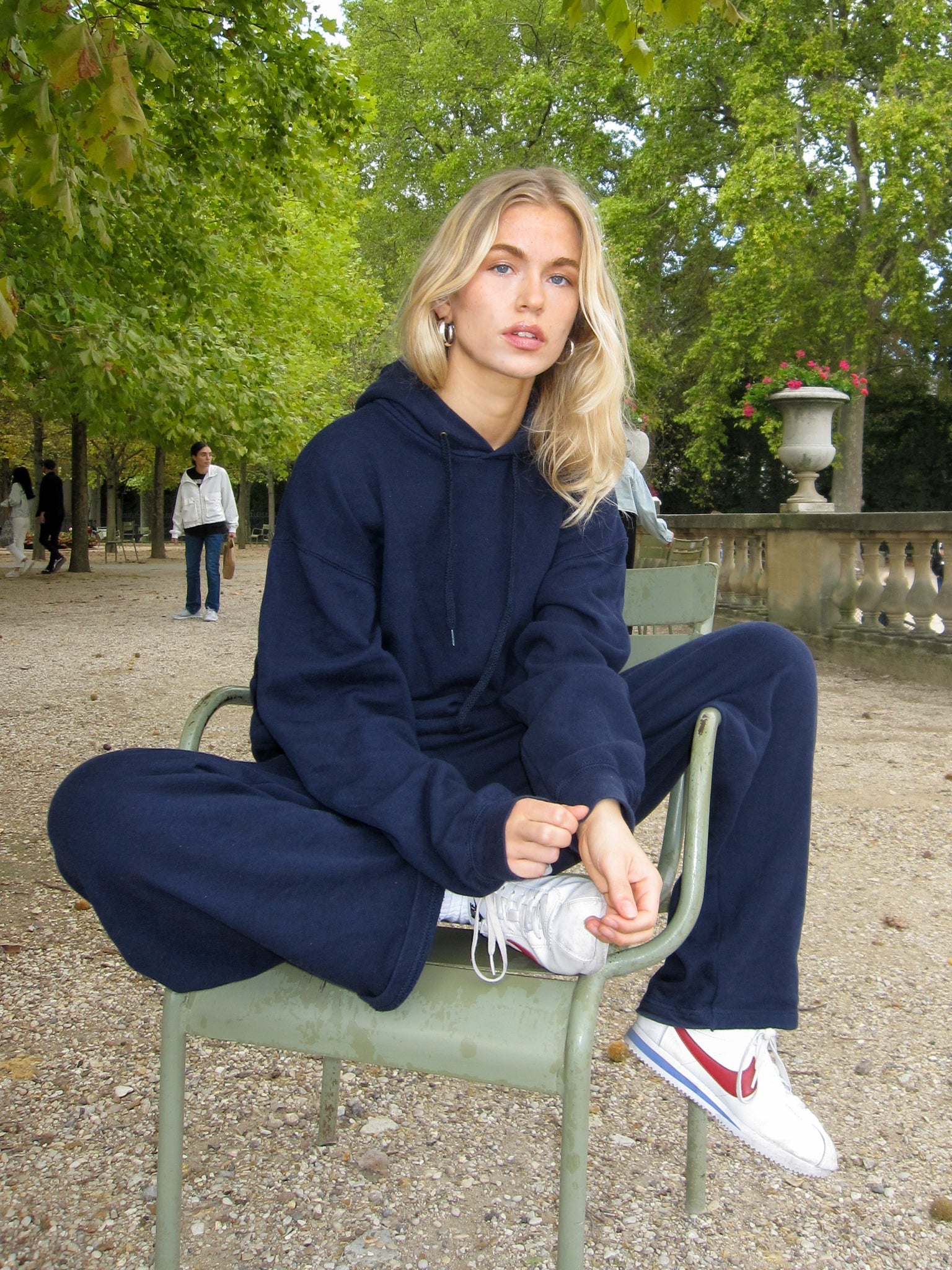Line is 174 cm tall and wears size XL. | navy