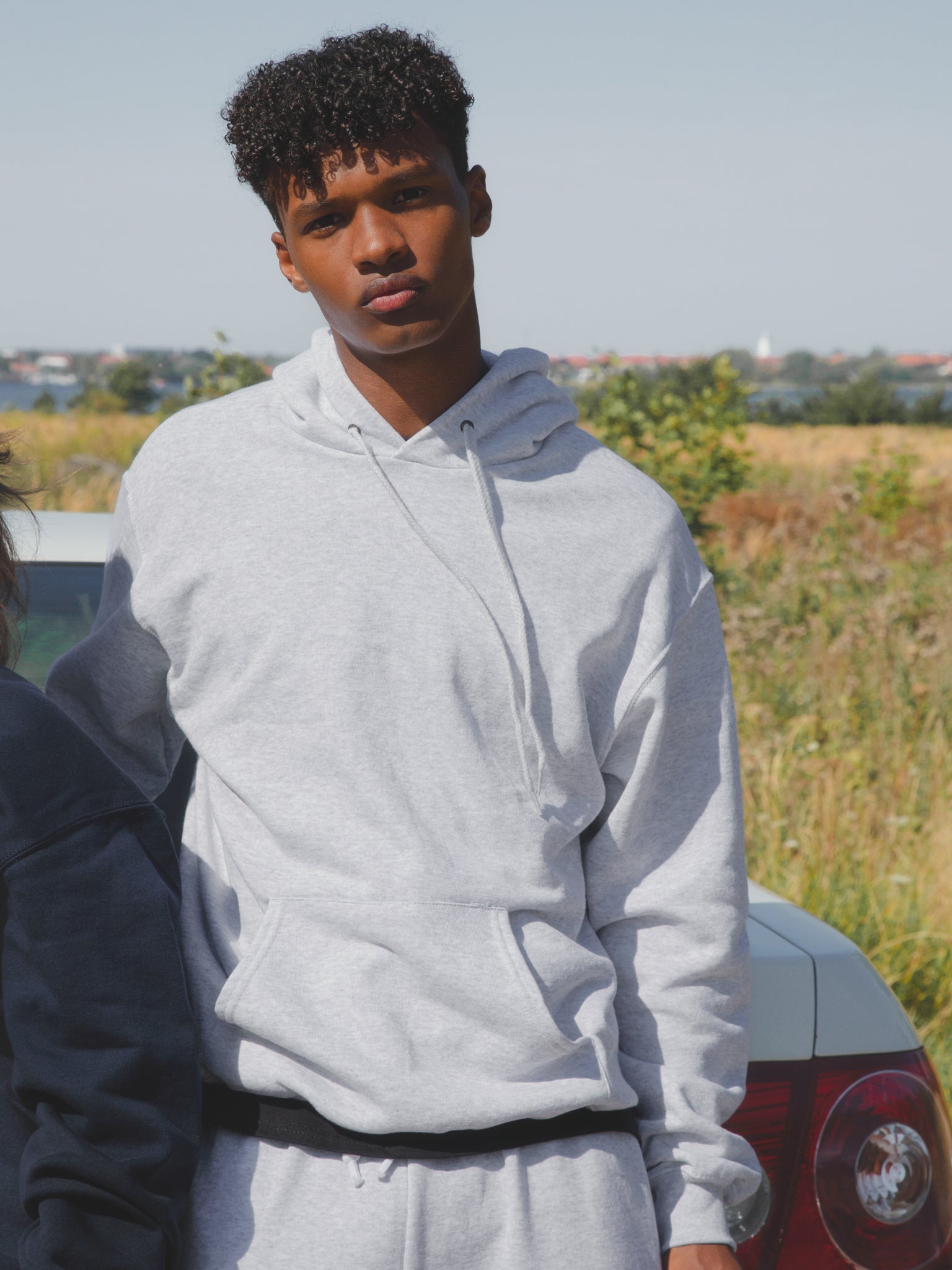 Filip is 185 cm tall and wears size L. | grey