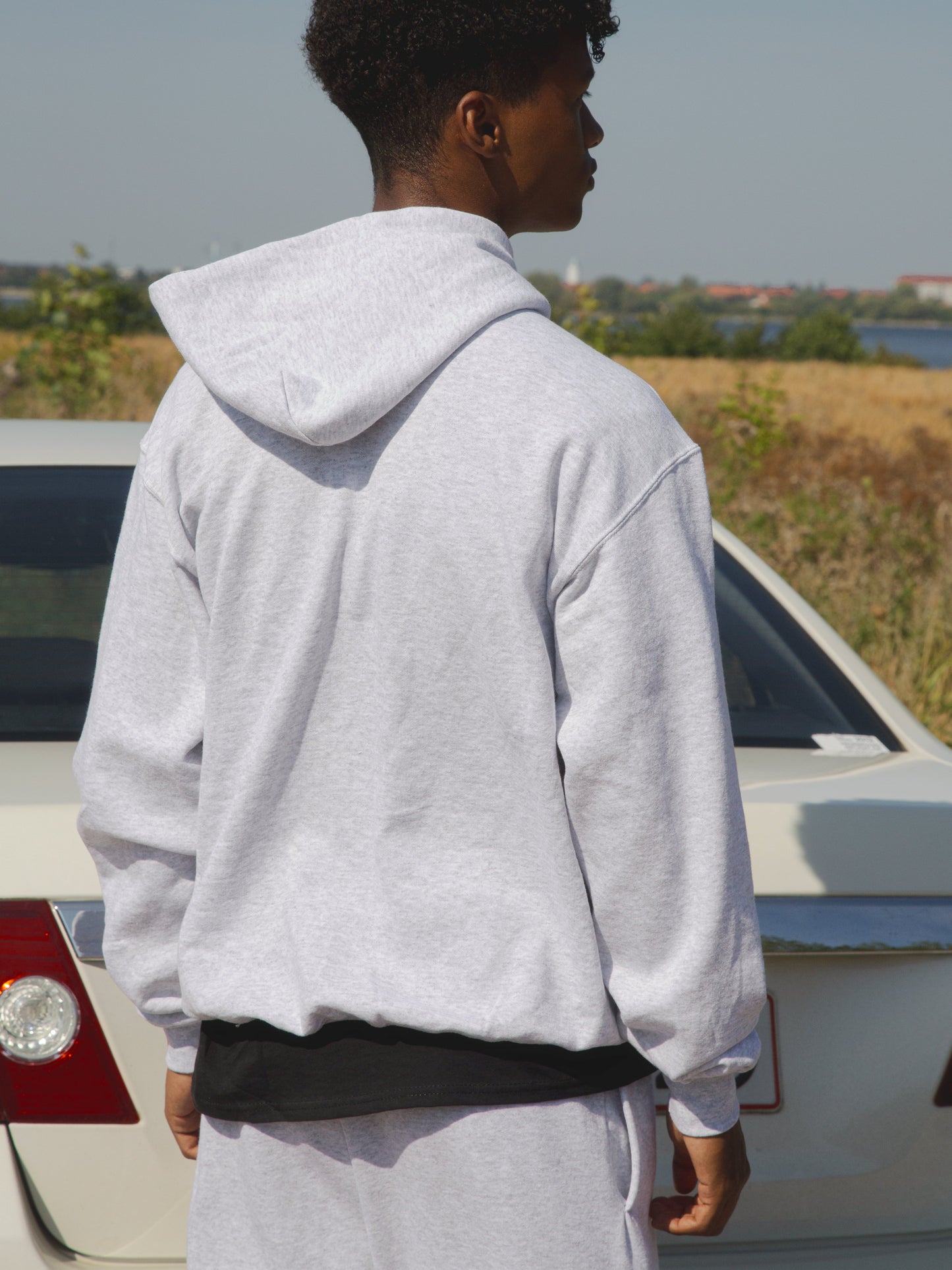 Filip is 185 cm tall and wears size L. | grey