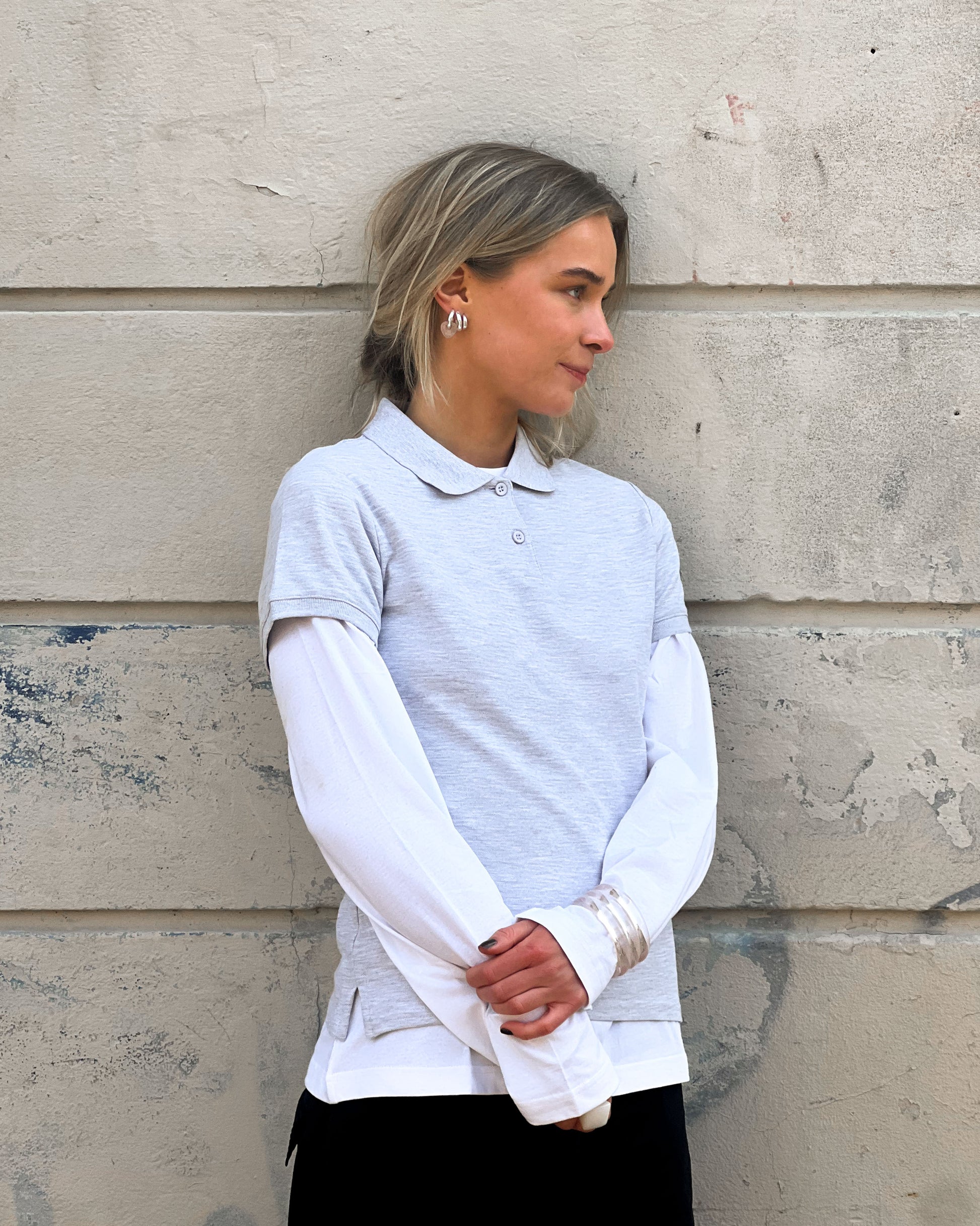 Safina is 165 cm tall and wears size S. | grey