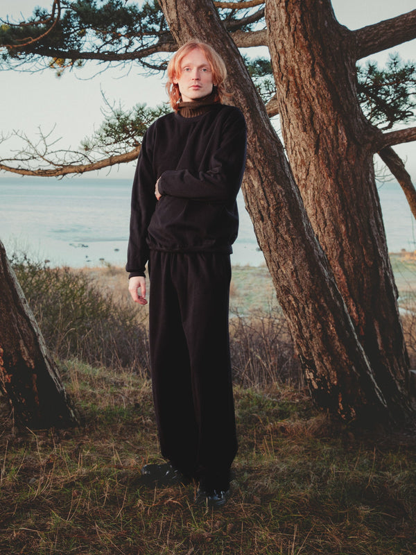 | loose black