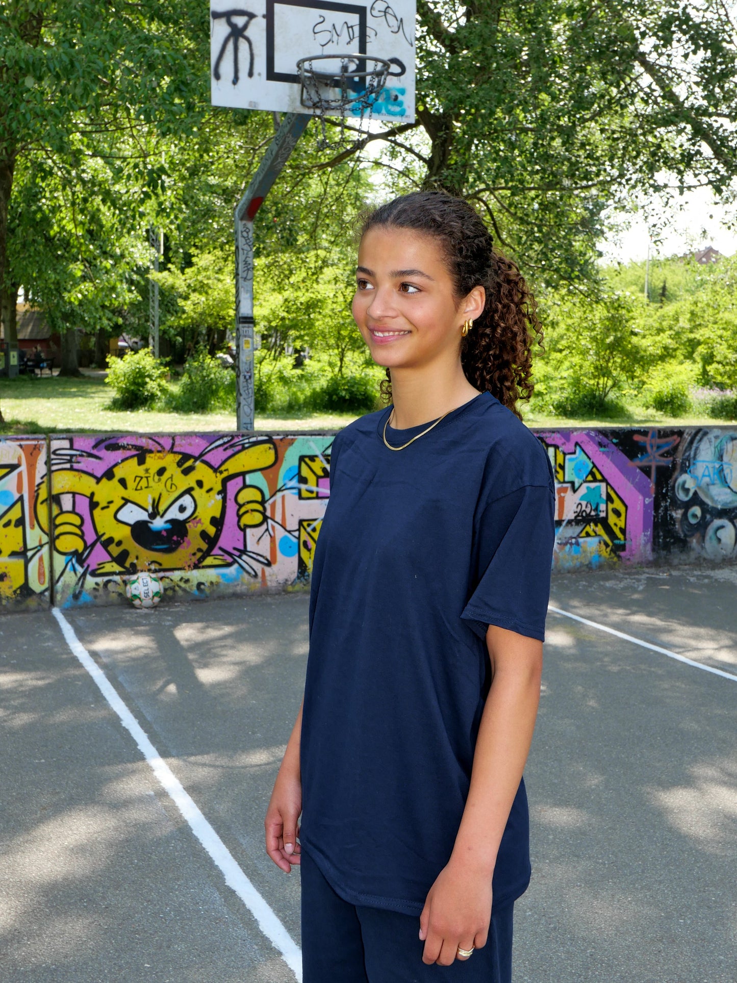 Selma is 172 cm tall and wears size M. | navy