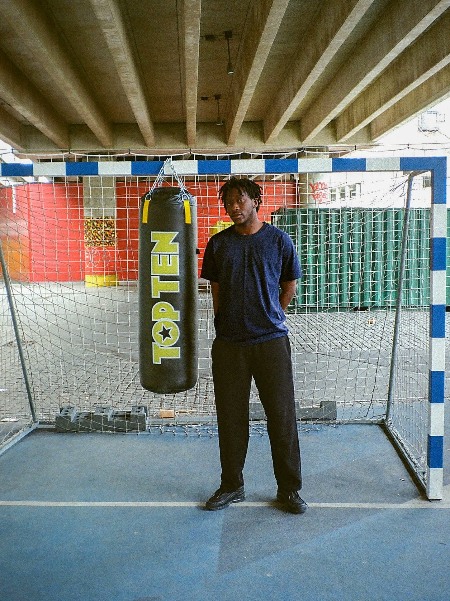 Maxwell is 190 cm tall and wears size XL. | navy