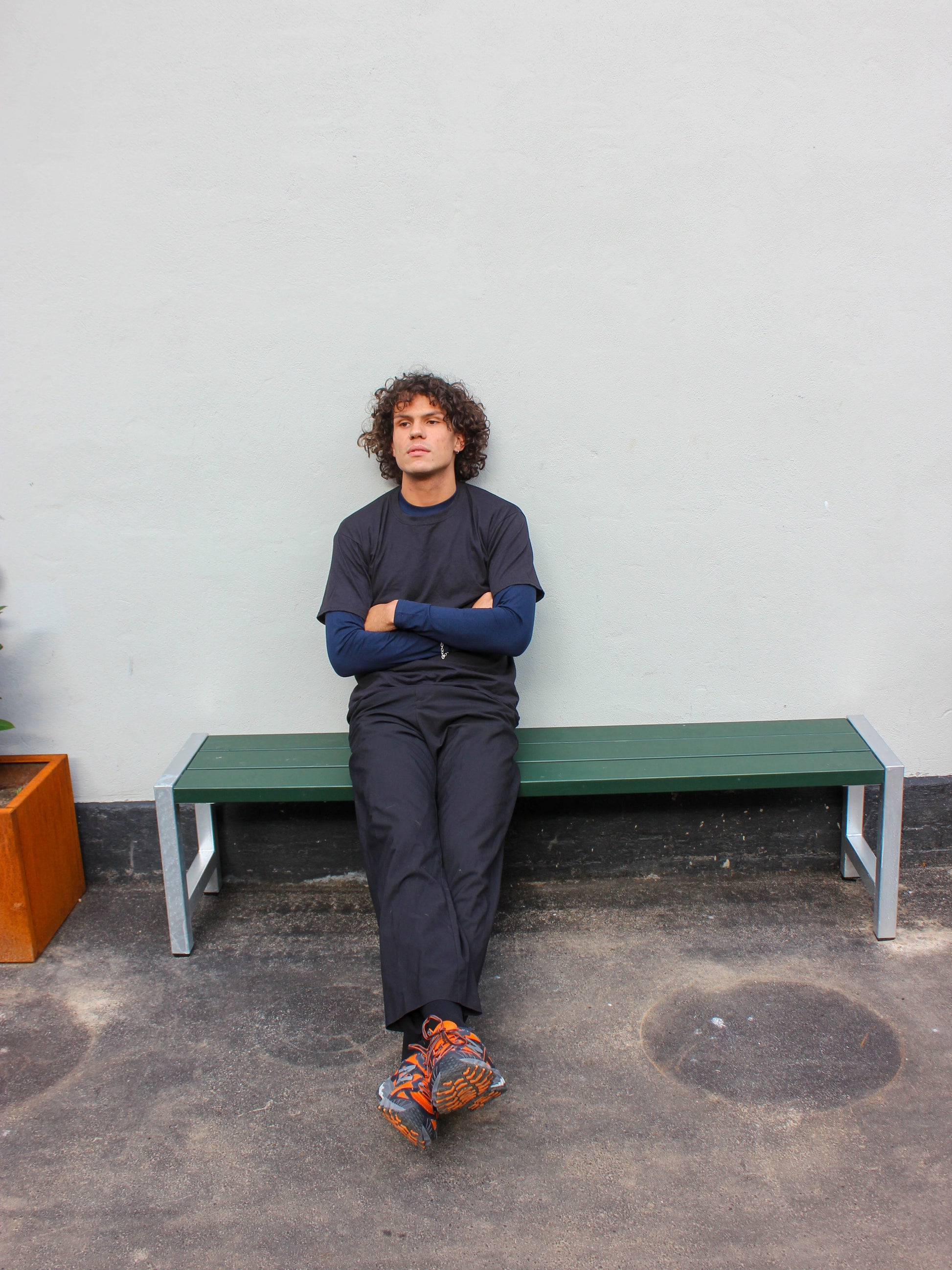 Milton is 189 cm tall and wears size XL. | black