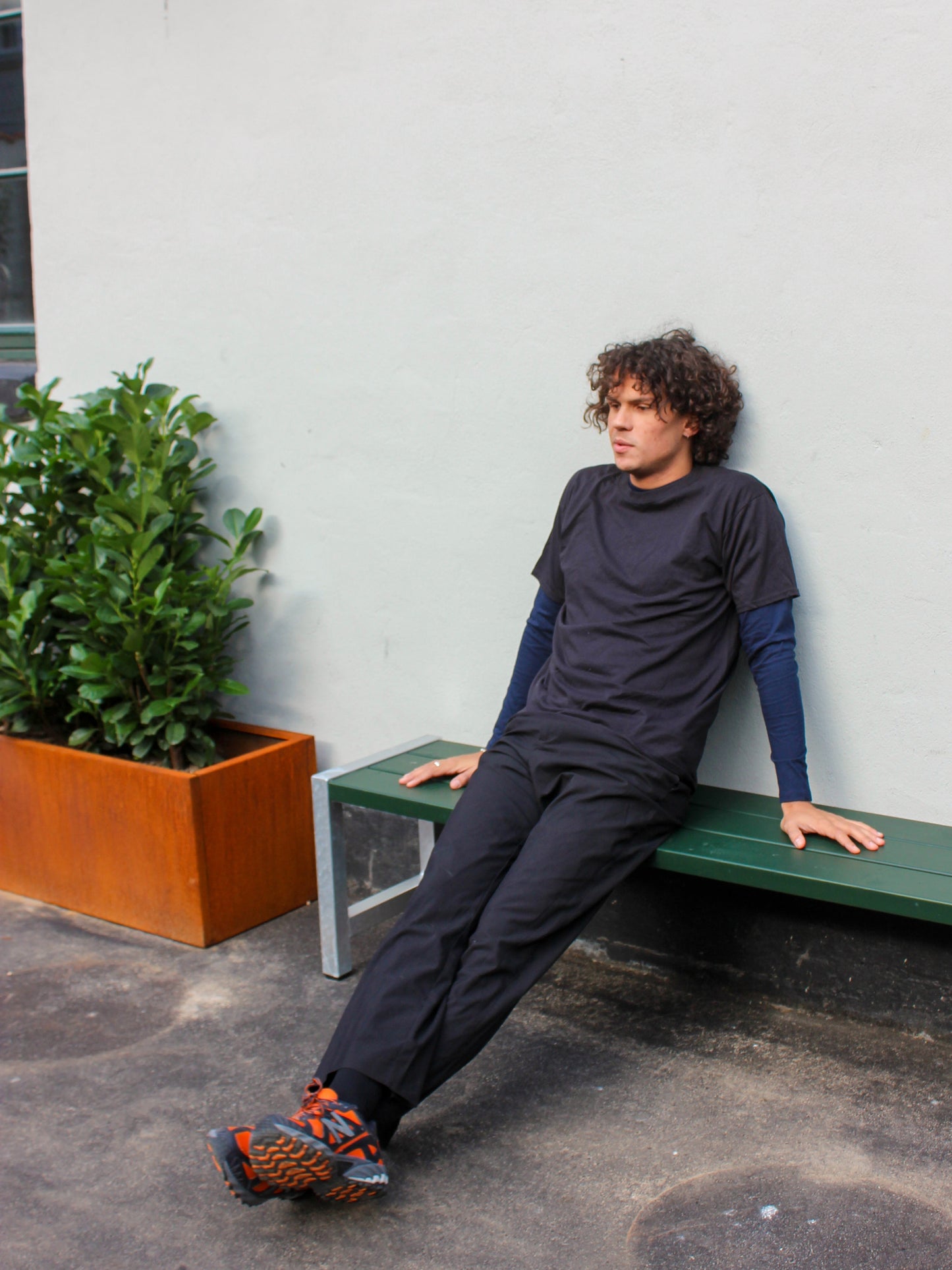 Milton is 189 cm tall and wears size XL. | black