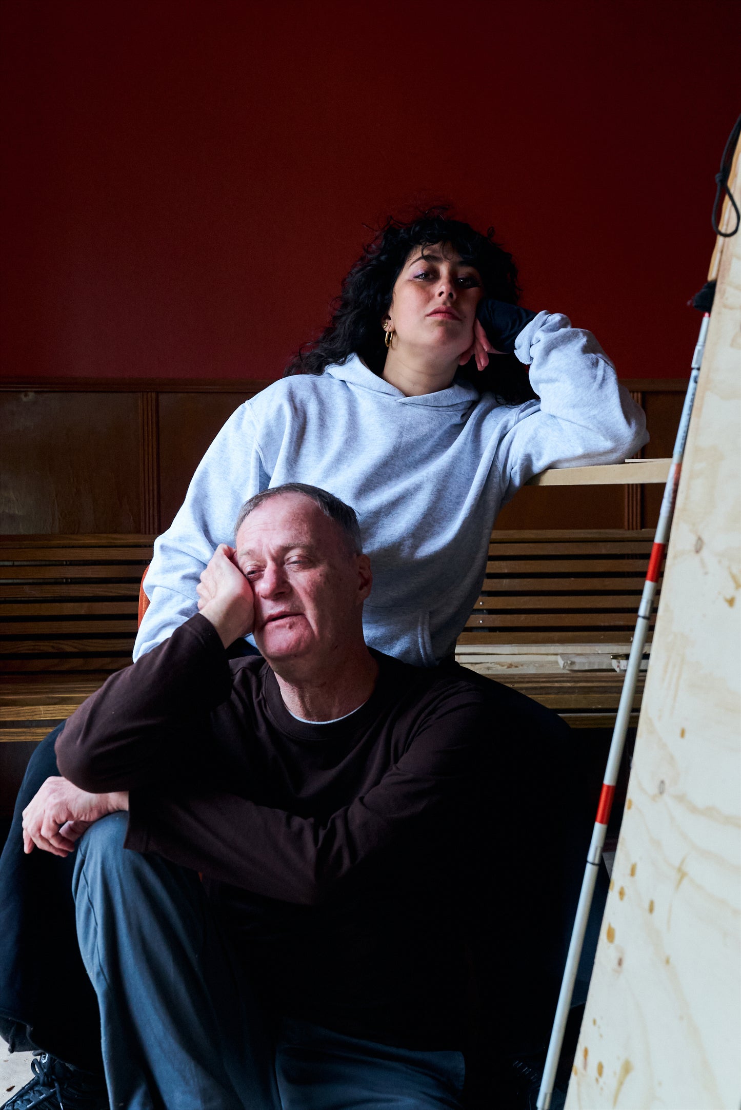 Knud is 183 cm tall and wears size L. | dark brown