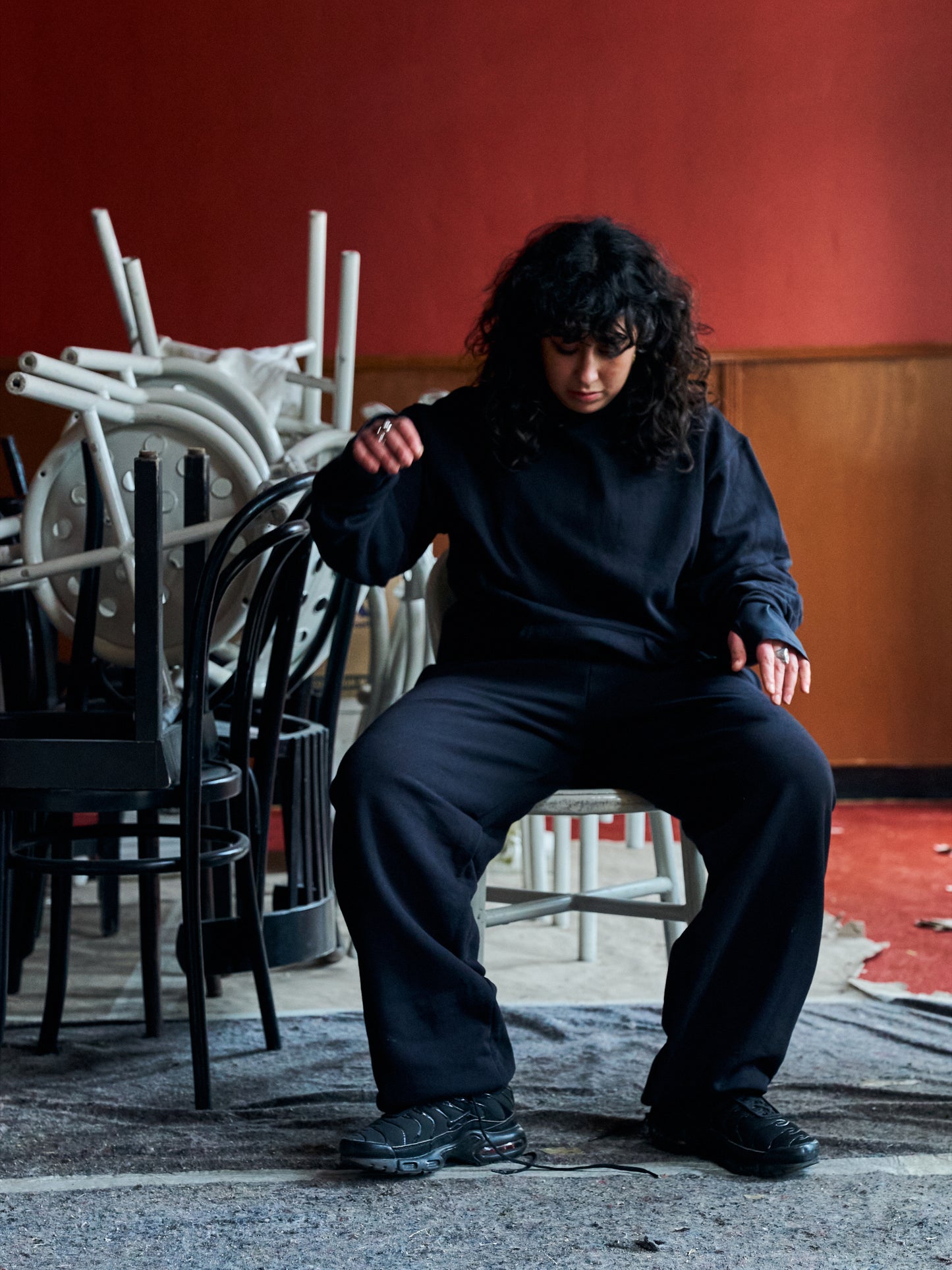 Mina is 165 cm tall and wears size L. | black