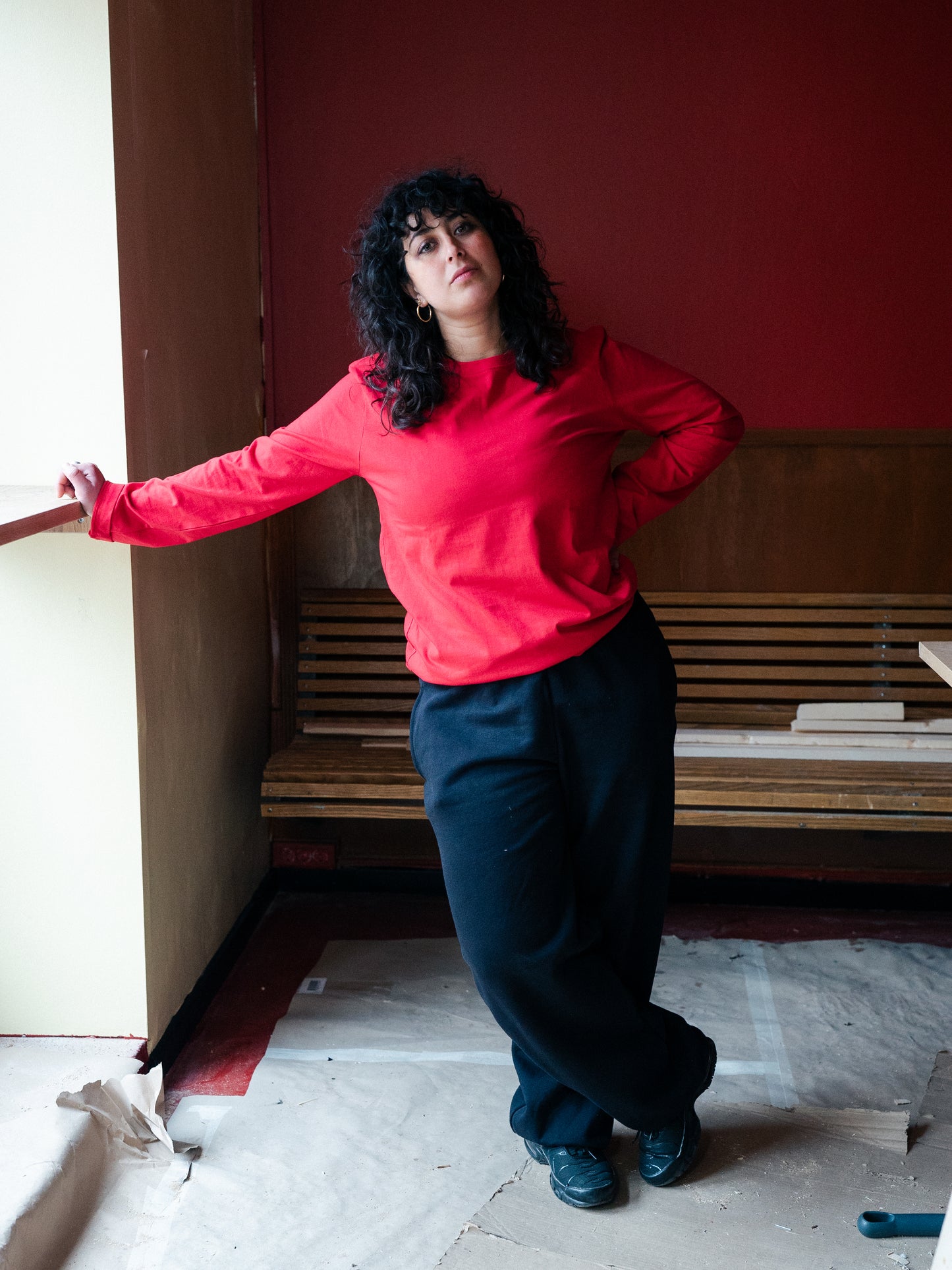 Mina is 165 cm tall and wears size M. | red