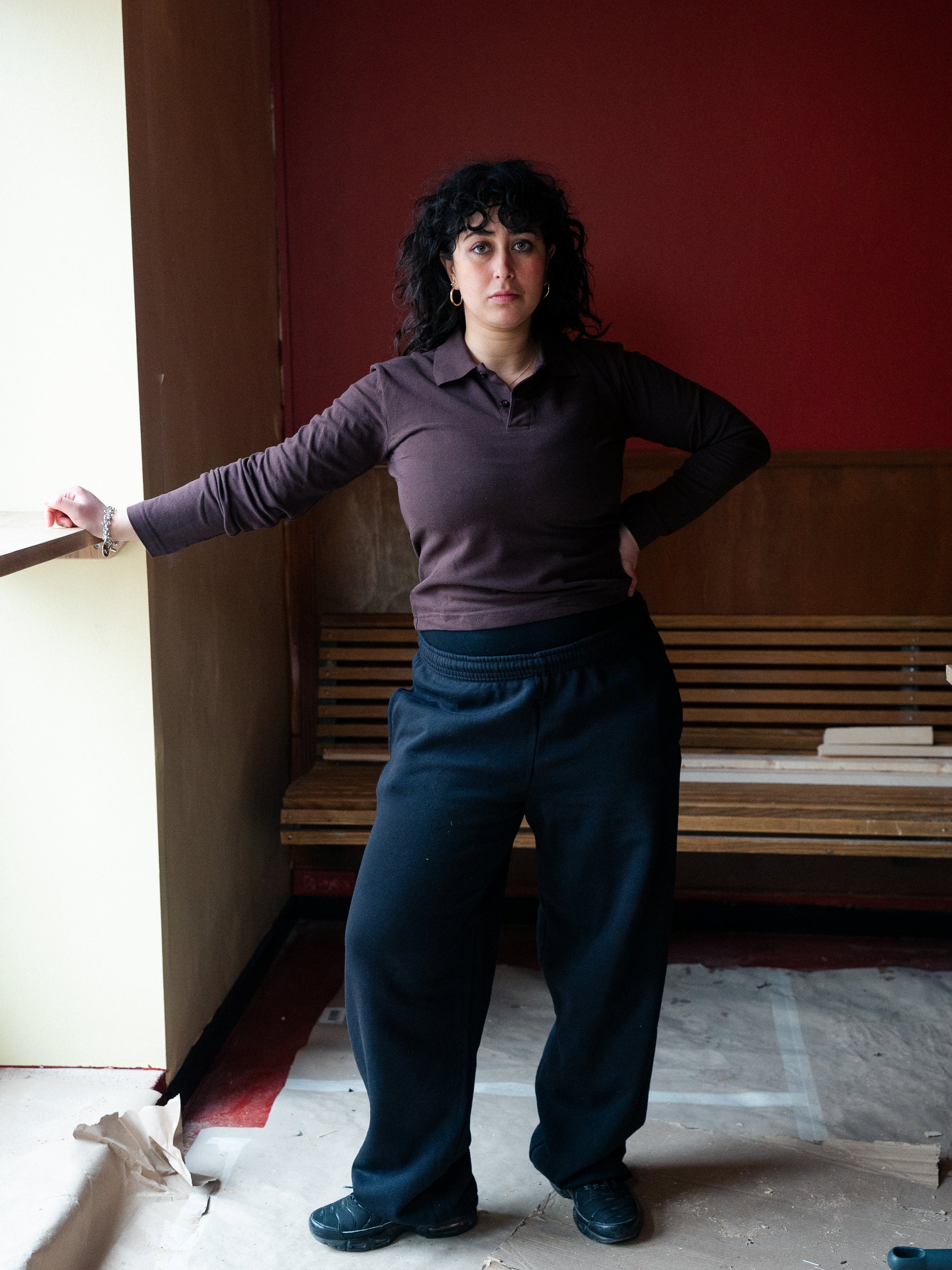 Mina is 165 cm tall and wears size M. | dark brown