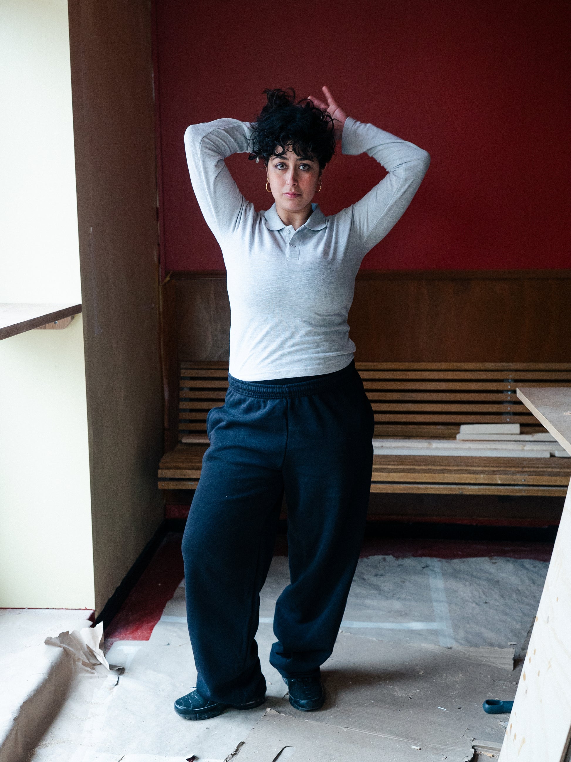 Mina is 165 cm tall and wears size L. | black