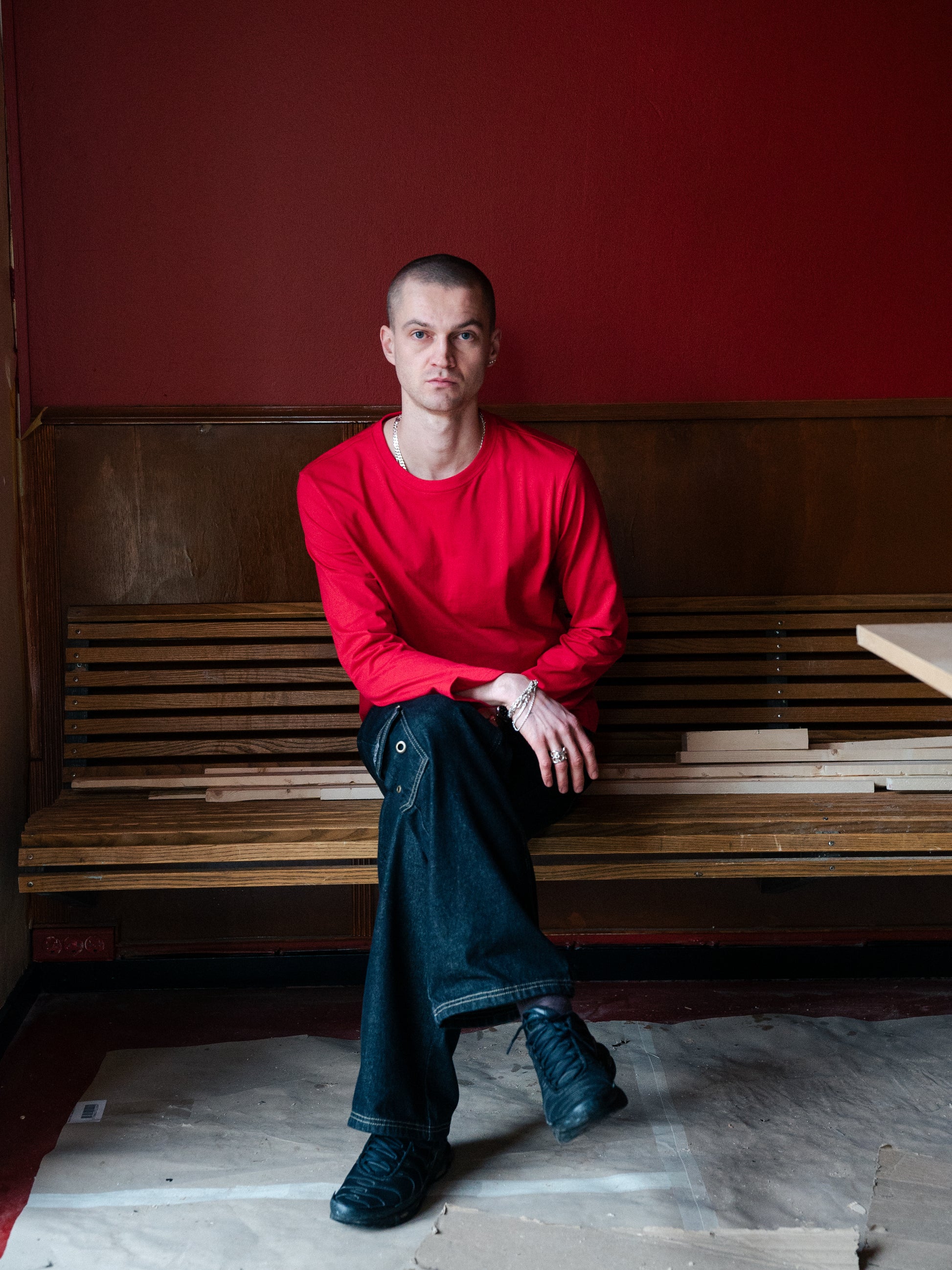 Viggo is 195 cm tall and wears size XL. | red