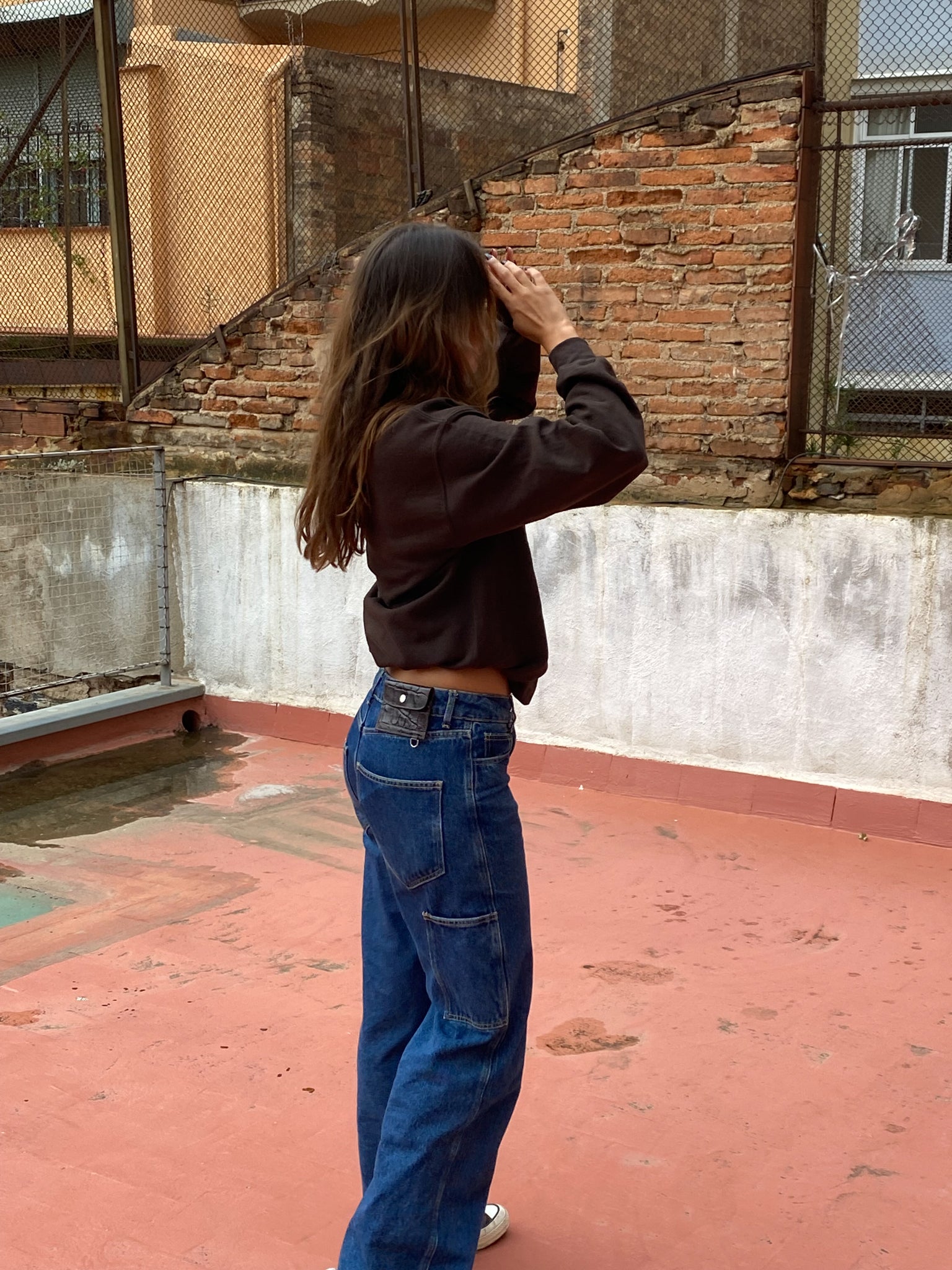 Nadia is 170 cm tall and wears size M. | dark brown